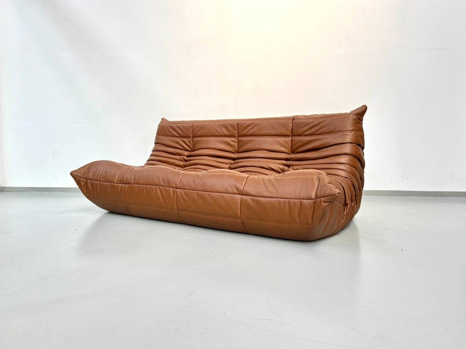 Canapé 3 places Togo en cuir cognac foncé par Michel Ducaroy pour Ligne Roset