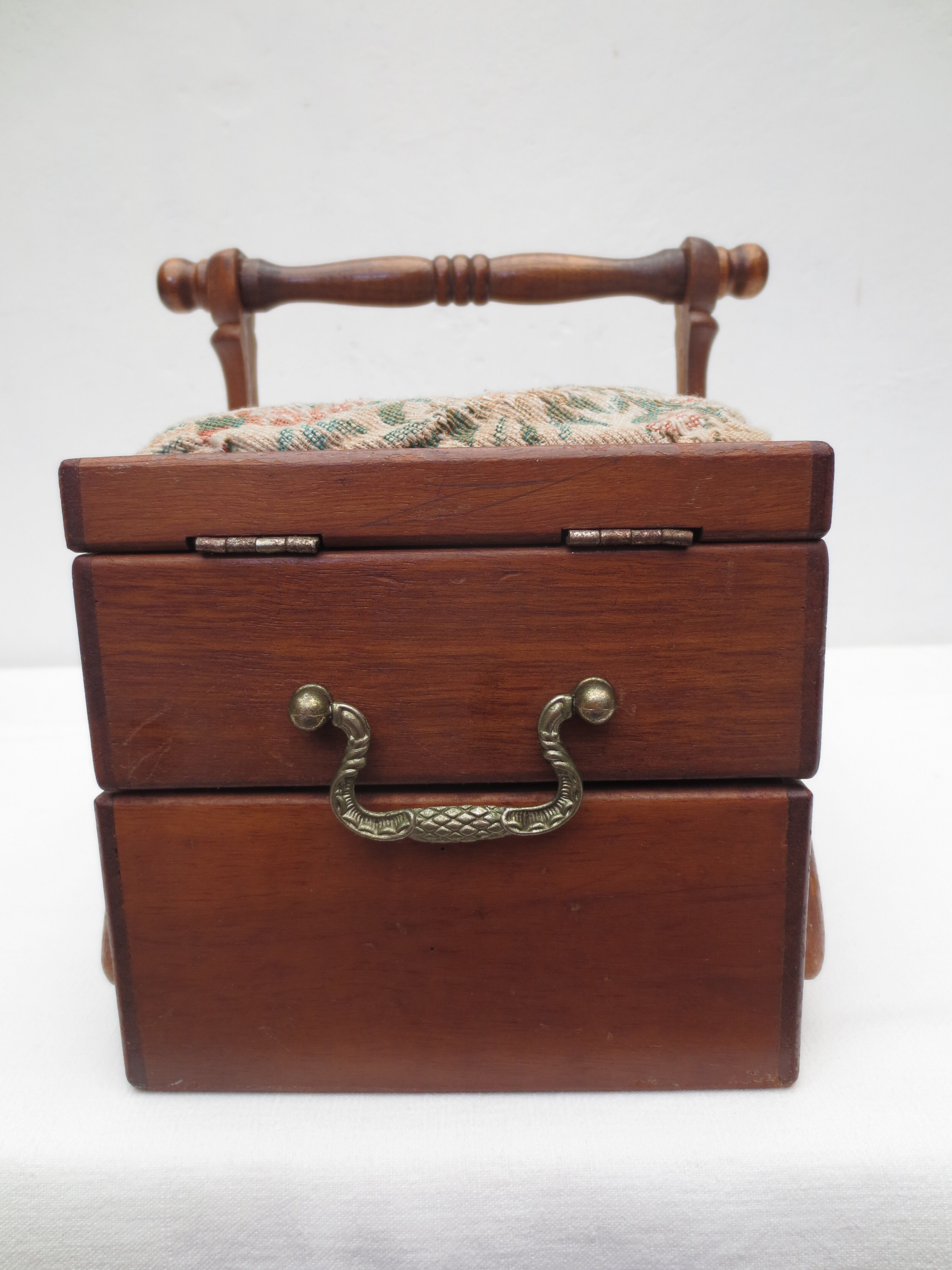 Former sewing box