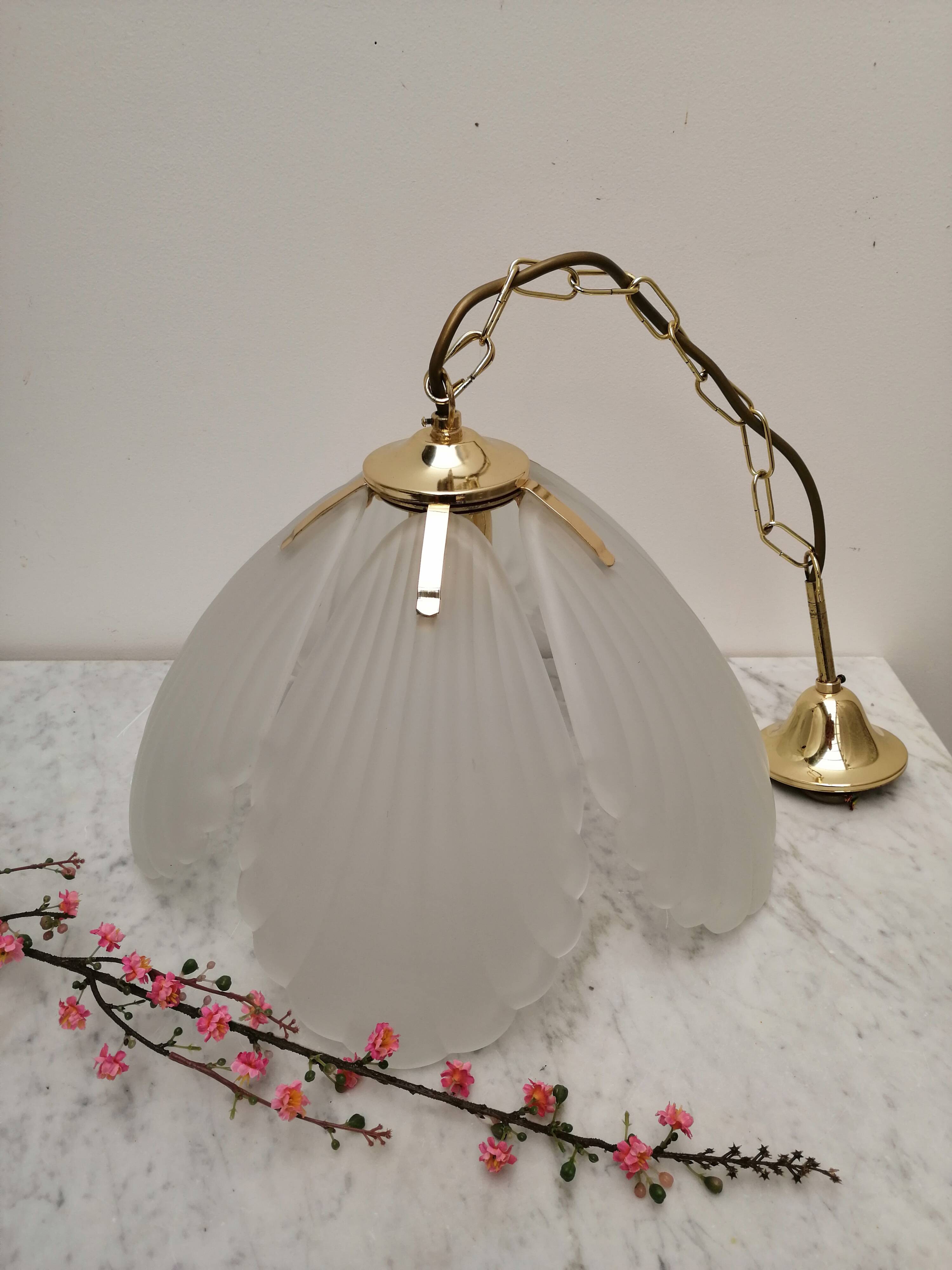 Suspension glass petals