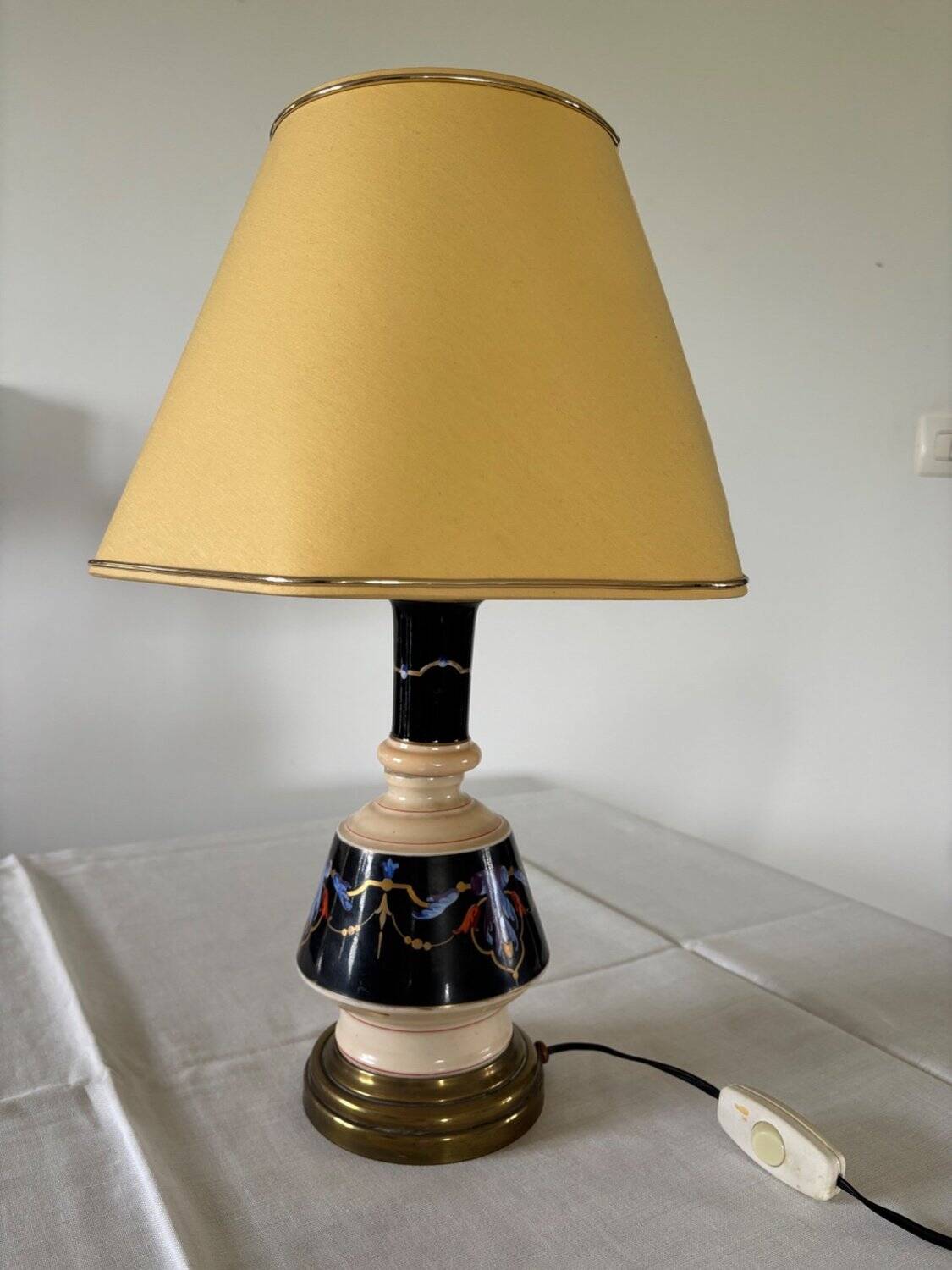 Art Deco table lamp in glazed and gilded porcelain, 20th century