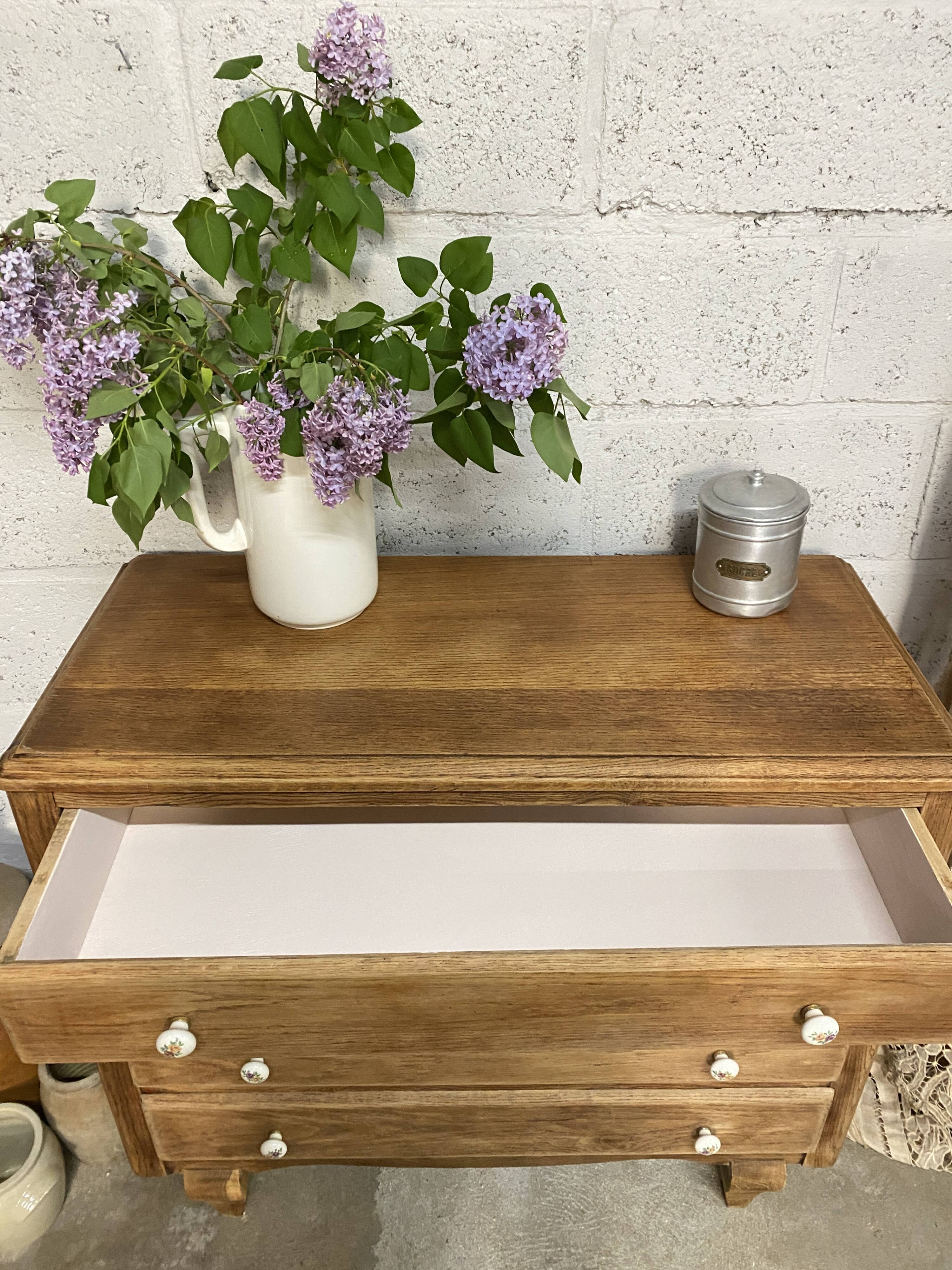 antique chest of drawers with 4 drawers