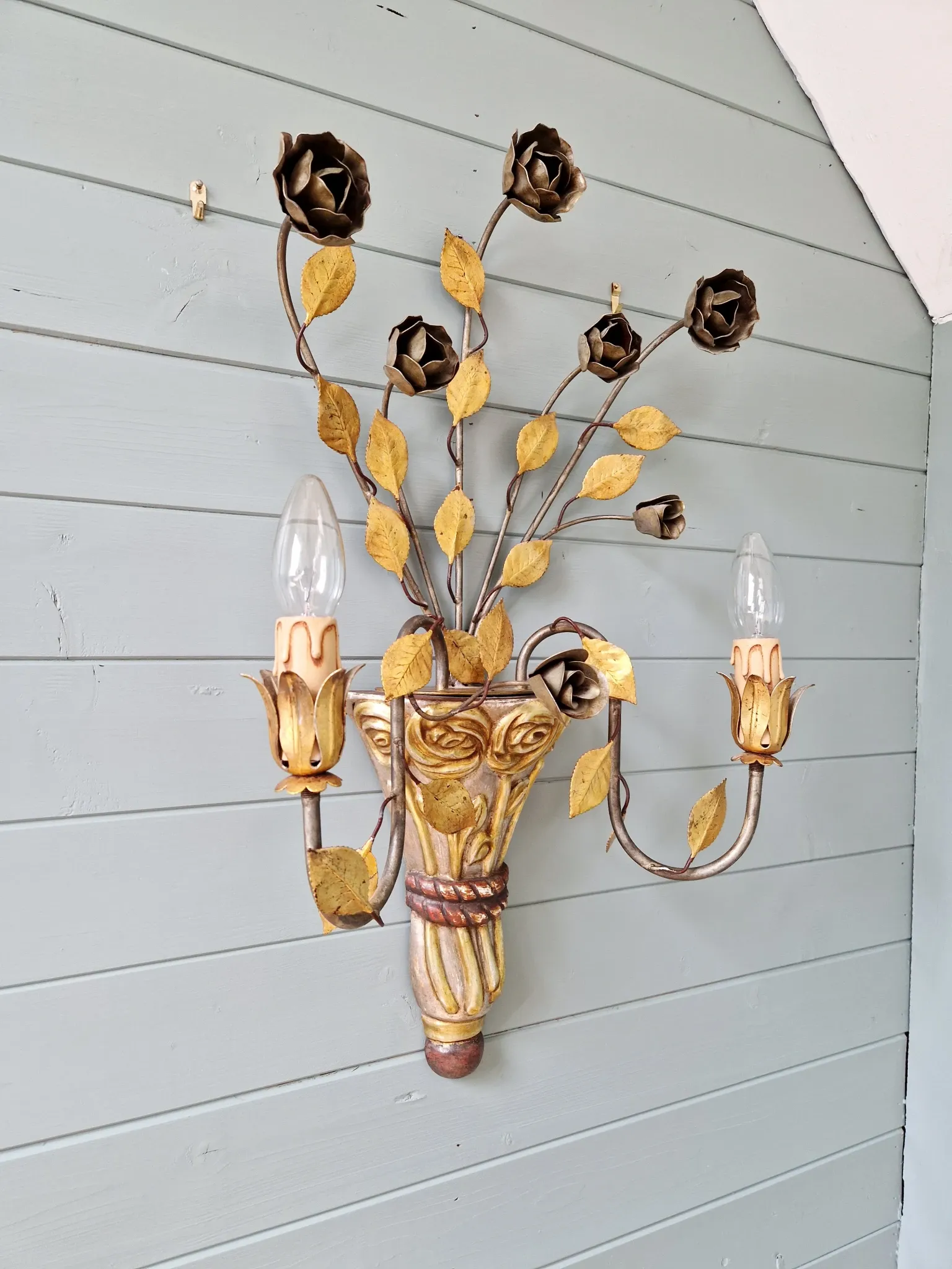 Large Florentine wall sconce, Hollywood Regency, 1960-70.