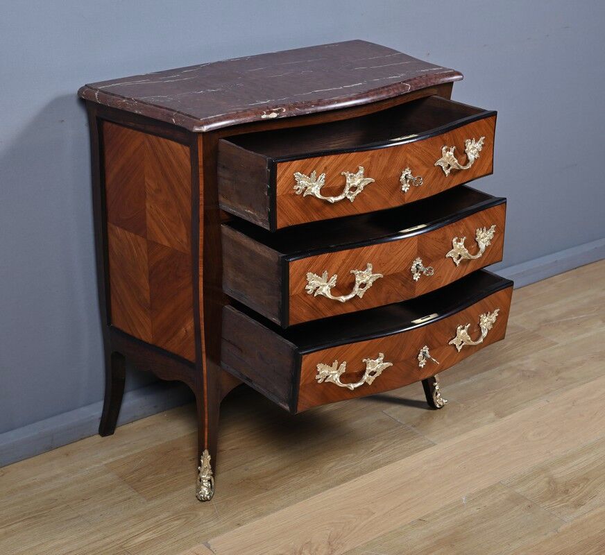 Small marquetry chest of drawers, Louis XV style – mid 19th century