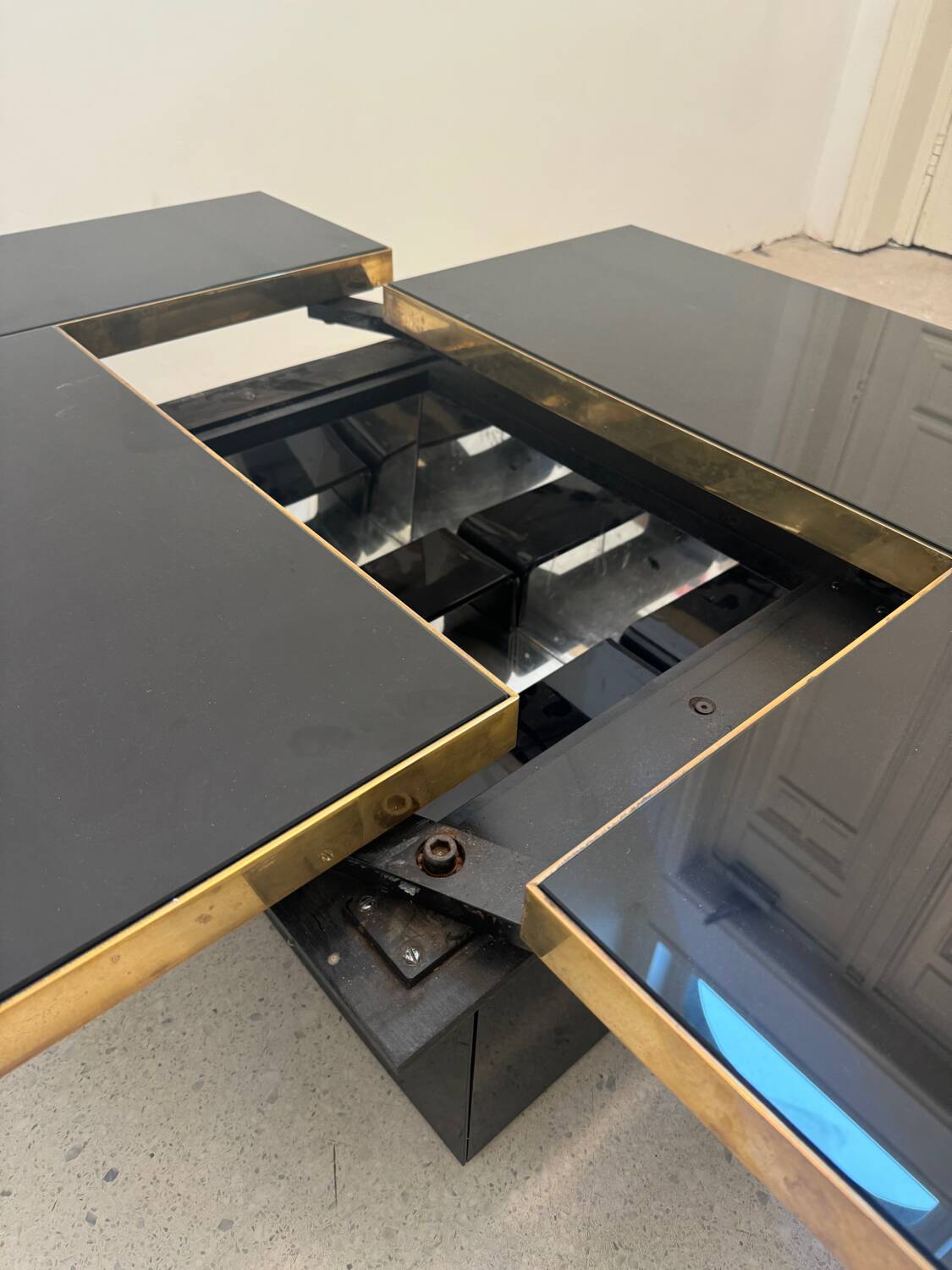 Sliding coffee table - hidden bar - Belgo Chrom