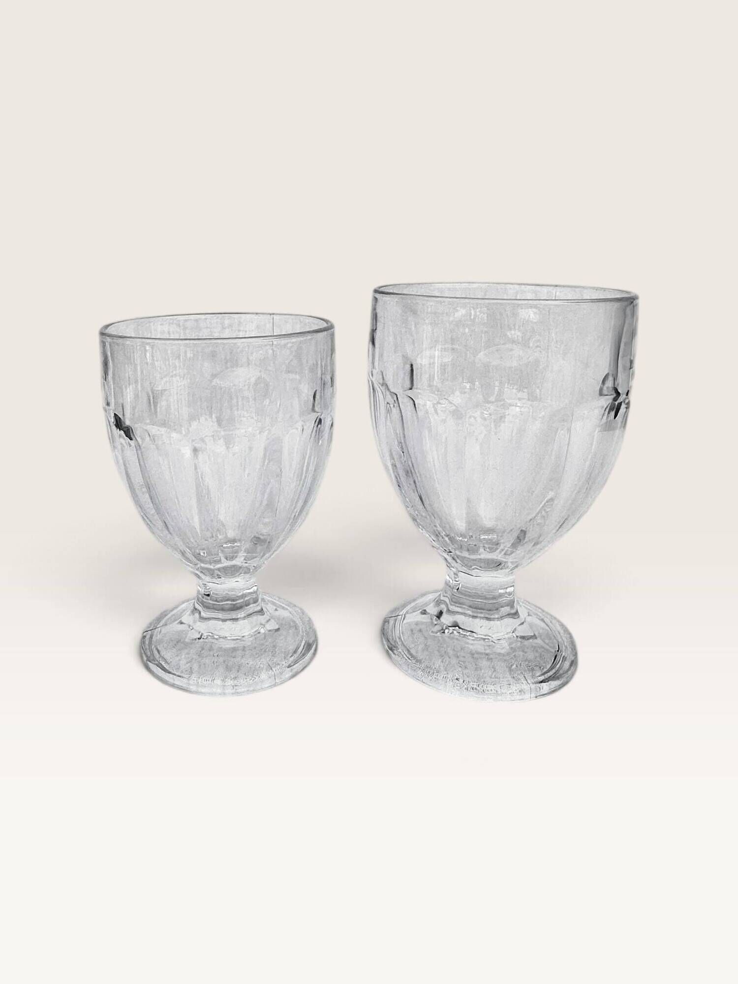 Set of 5 stemmed glasses made of pressed moulded glass.