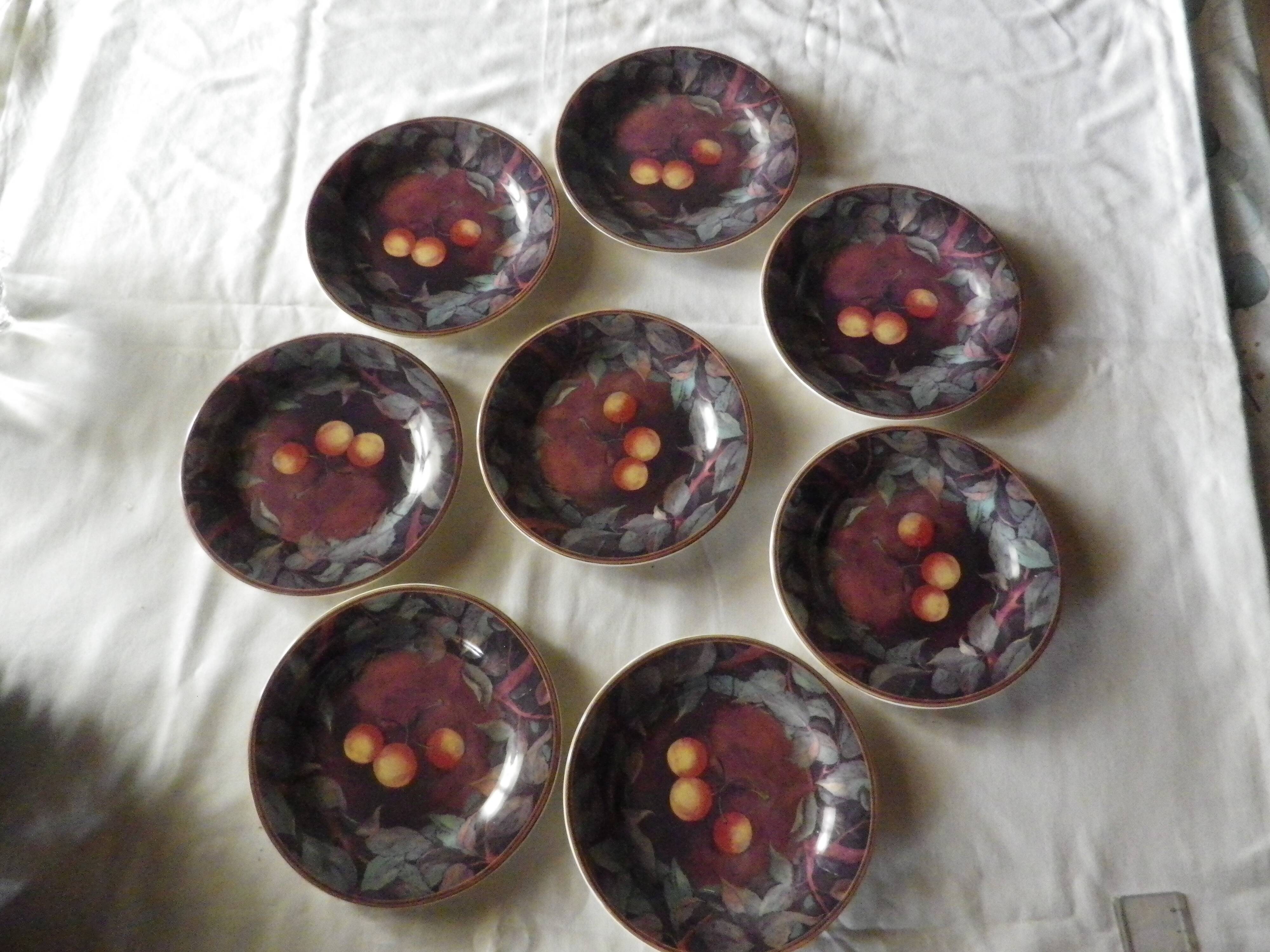 Gien dessert plate with harvest decorations