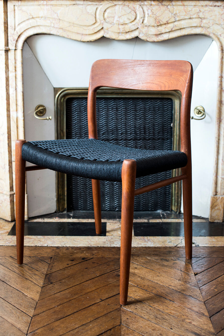Moller chairs 75 in black rope
