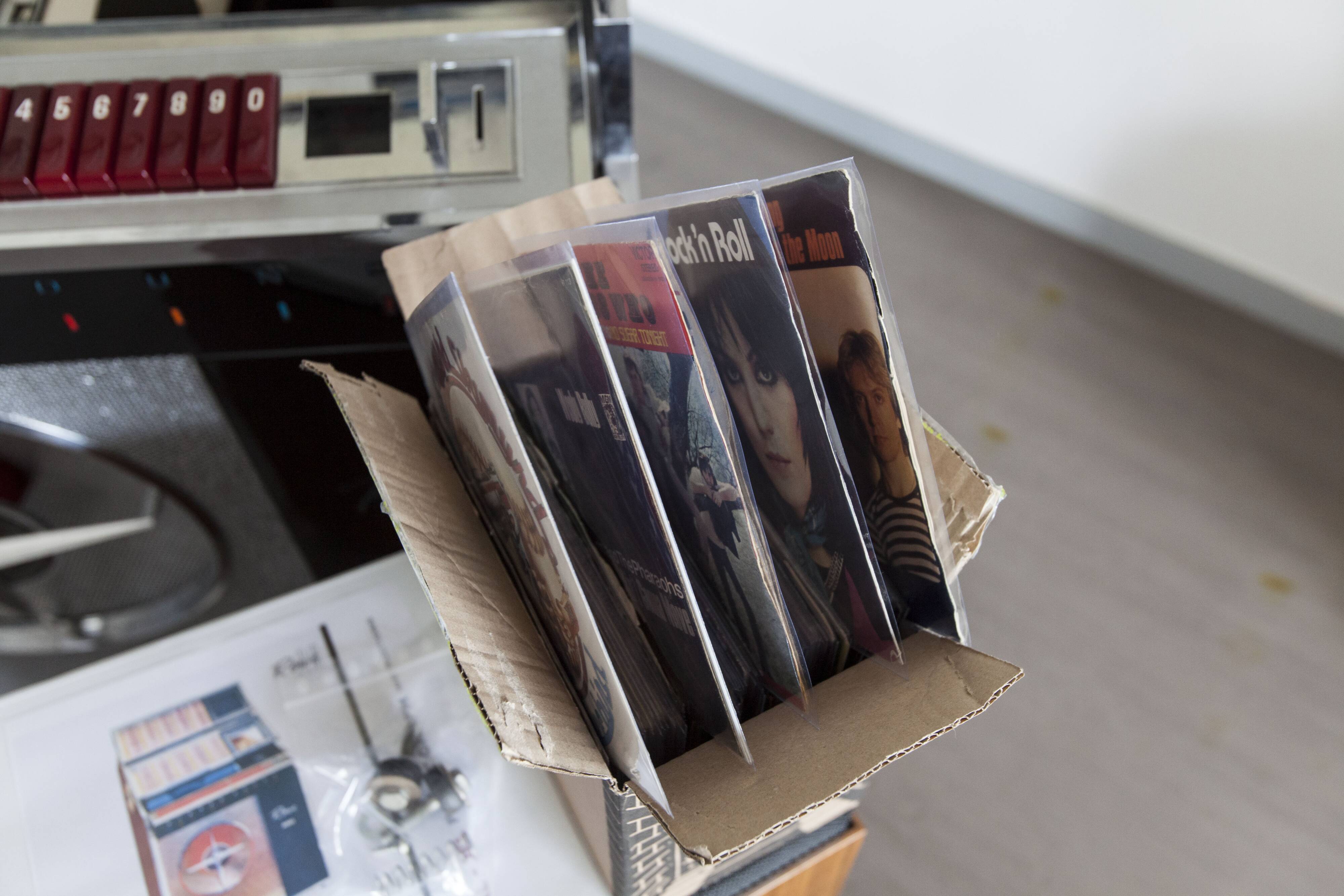 Jukebox Rowe friend from 1963 model "Jal" capa 100 vinyls pop, rock, metal compilation from 1950 to 1990