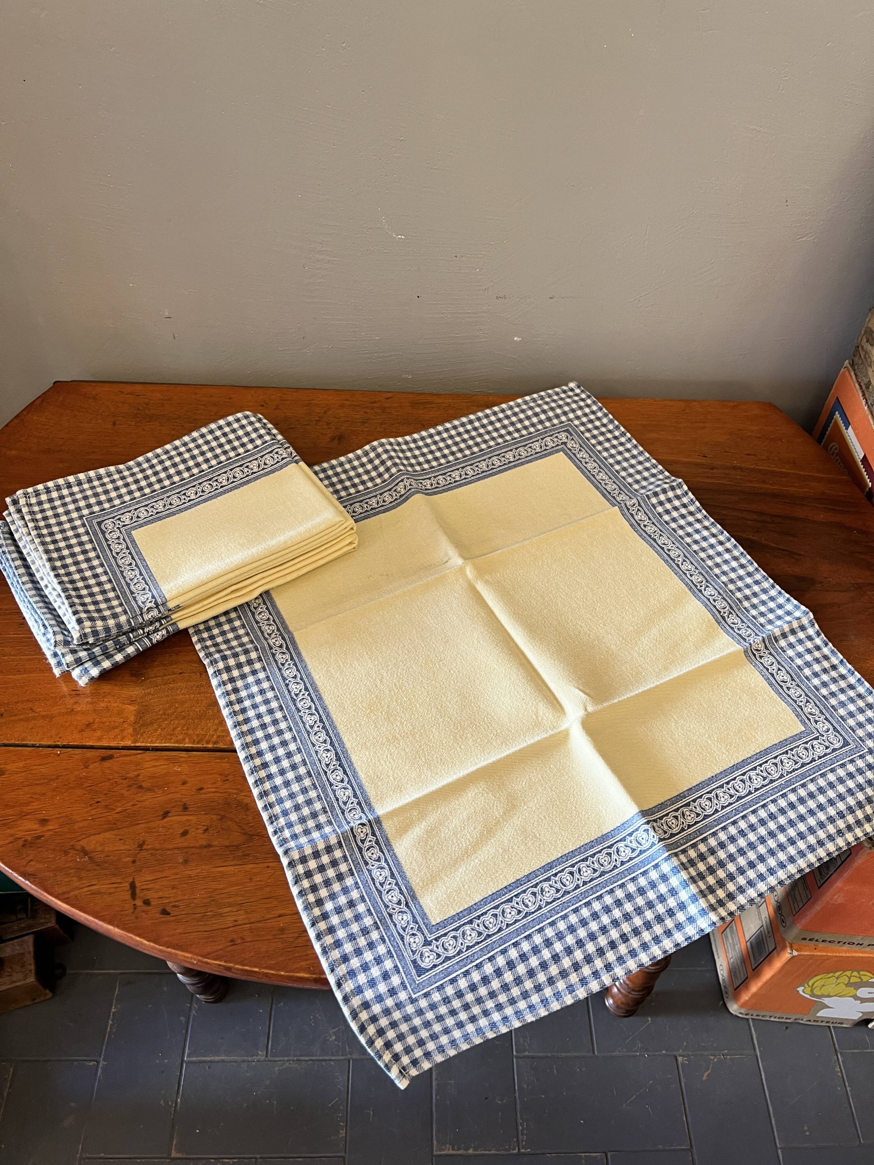BHV - Vintage linens 48 x 43 cm