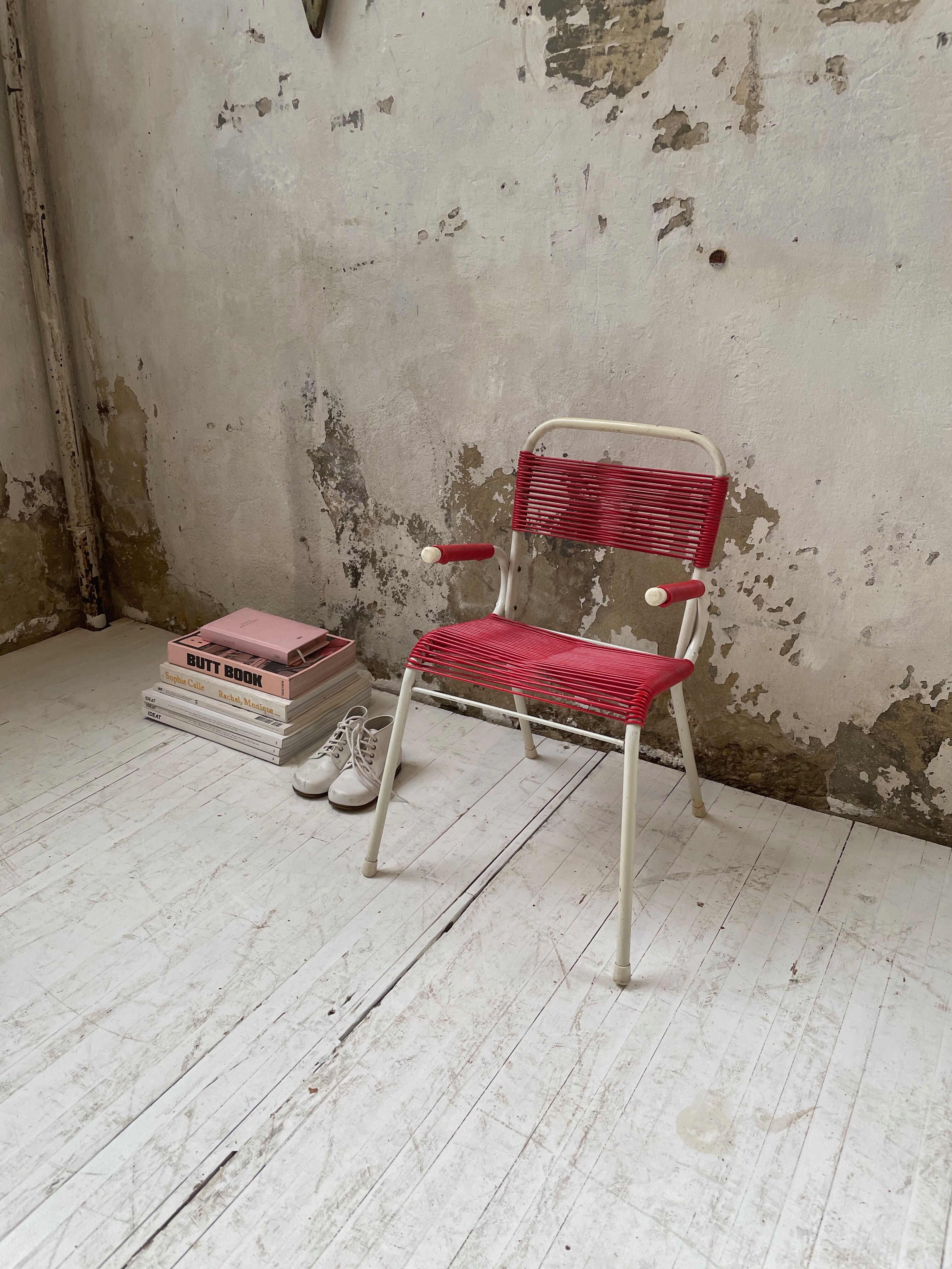 Vintage red scoubidou children's chair