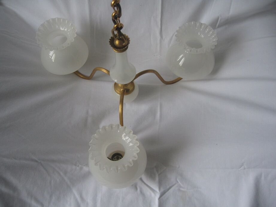 Opaline suspension