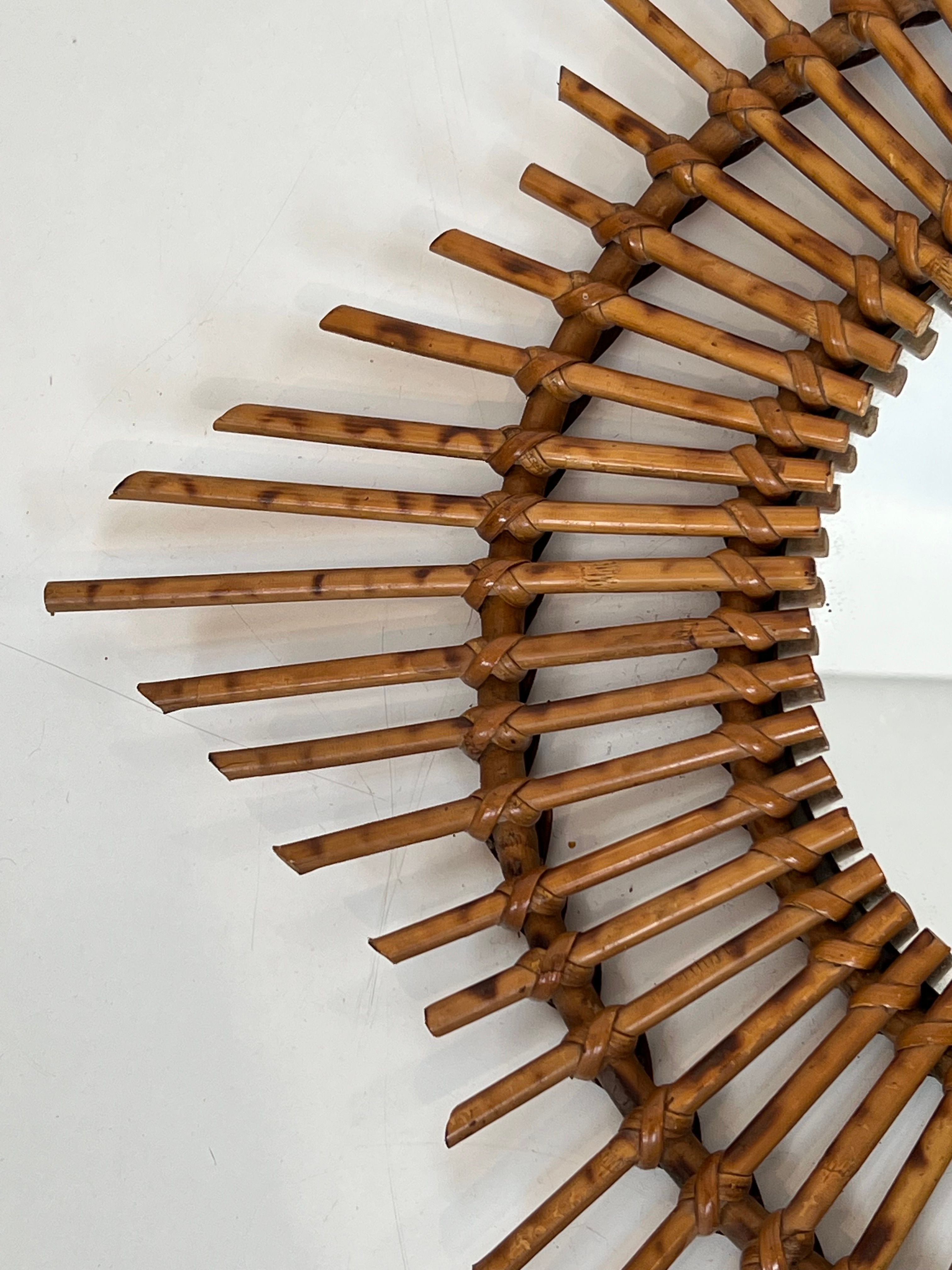 Rattan mirror in the shape of a star.
