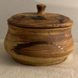 Ancient pot and its lid Pottery of the Dove in sandstone 1975