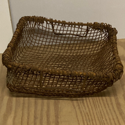 Panier de cheminée en métal rustique tissé antique, Pays-Bas vers 1900