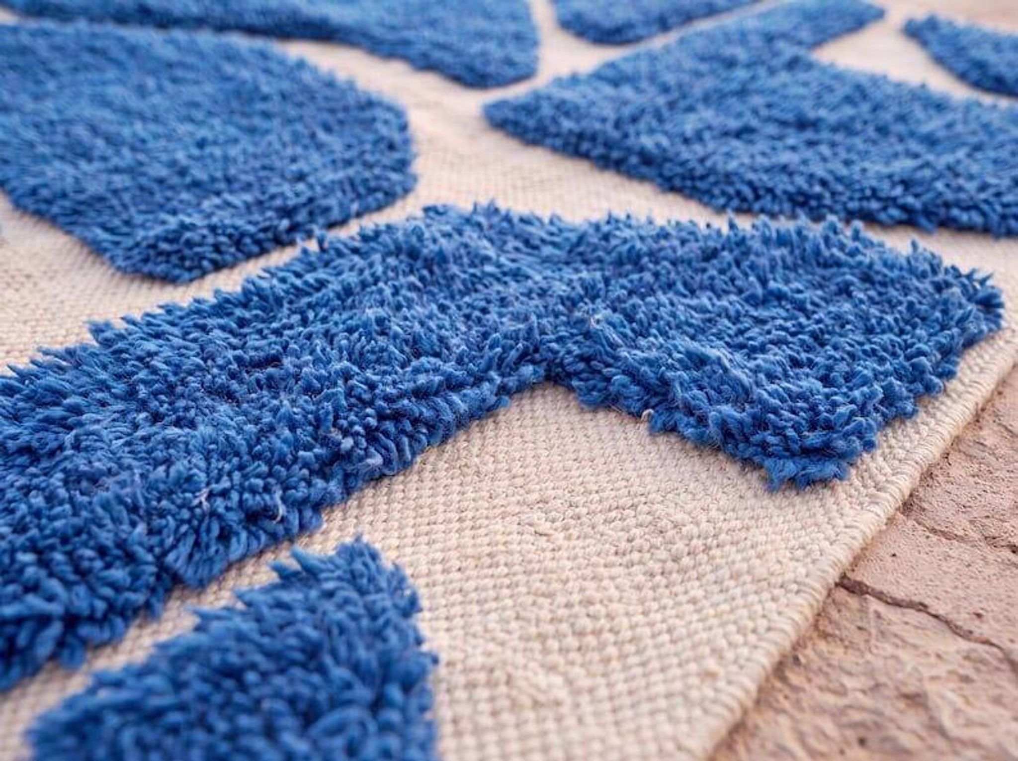 Authentic traditional white and blue Berber rug 2/3 m