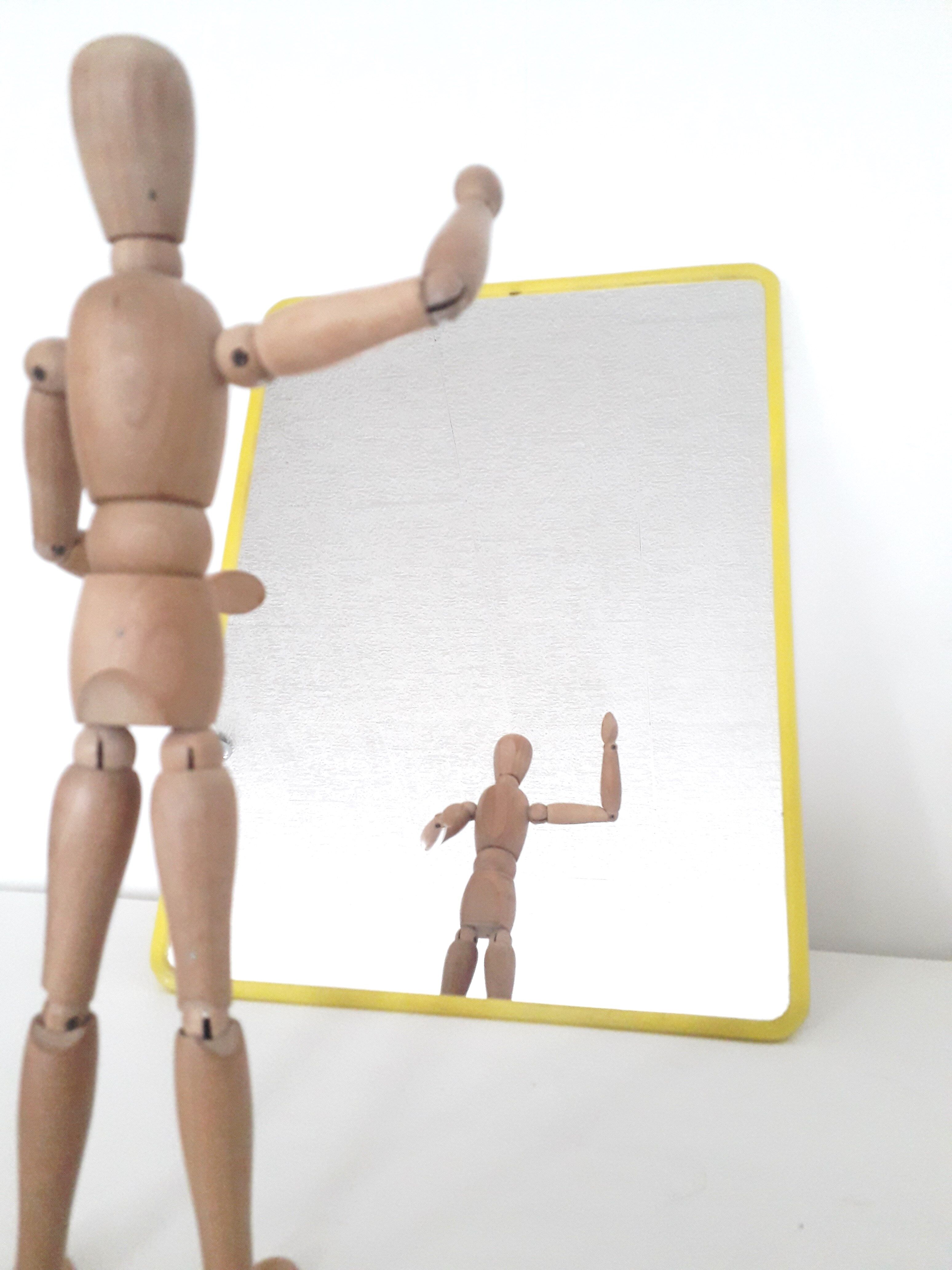 Wall-mounted barber mirror - Rectangle - yellow plastic outline - 1970 29x38cm