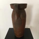 Vase-pichet artisanal en grès. formes irrégulières