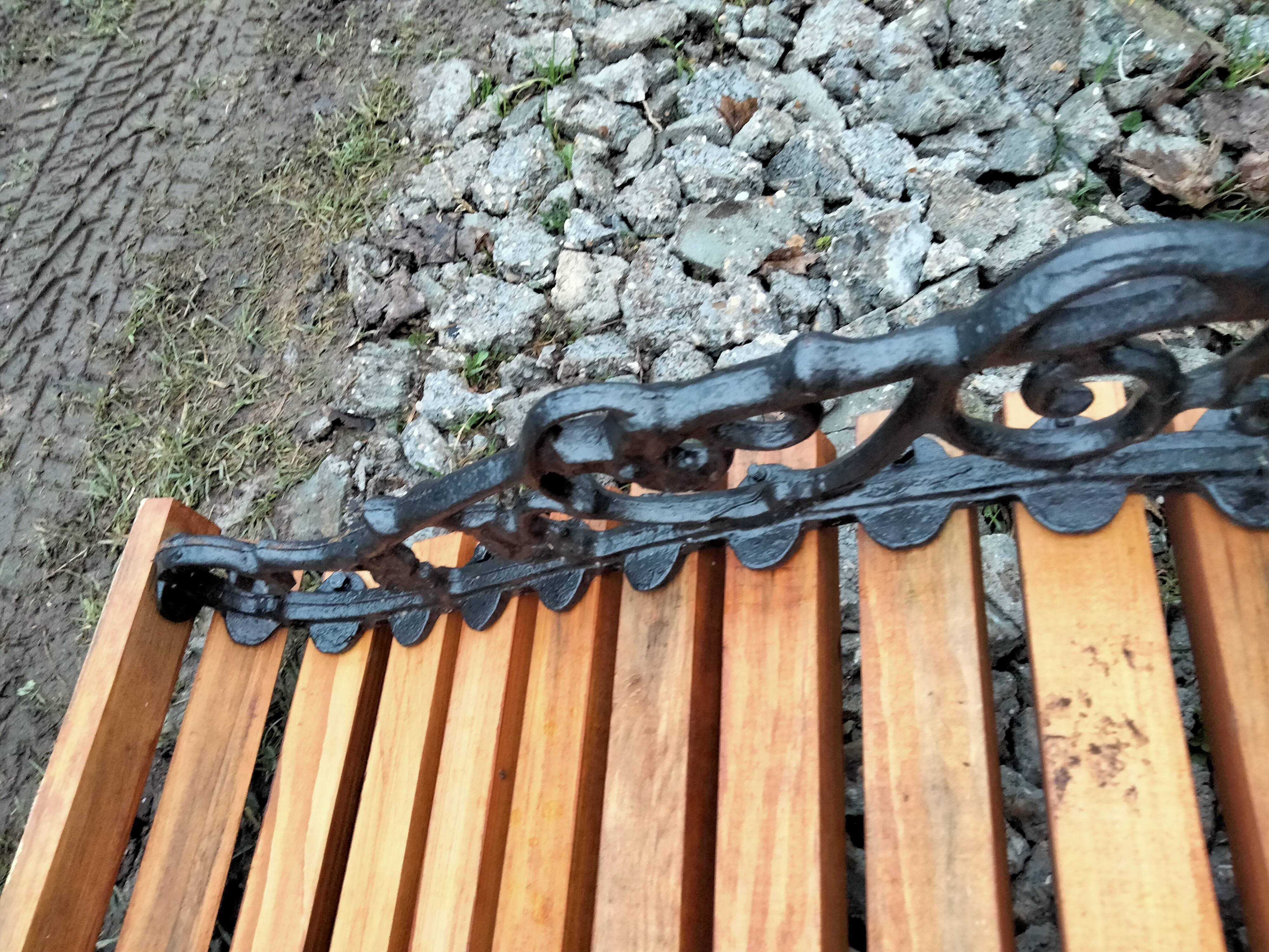 Old garden bench with vintage cast iron legs xxeme