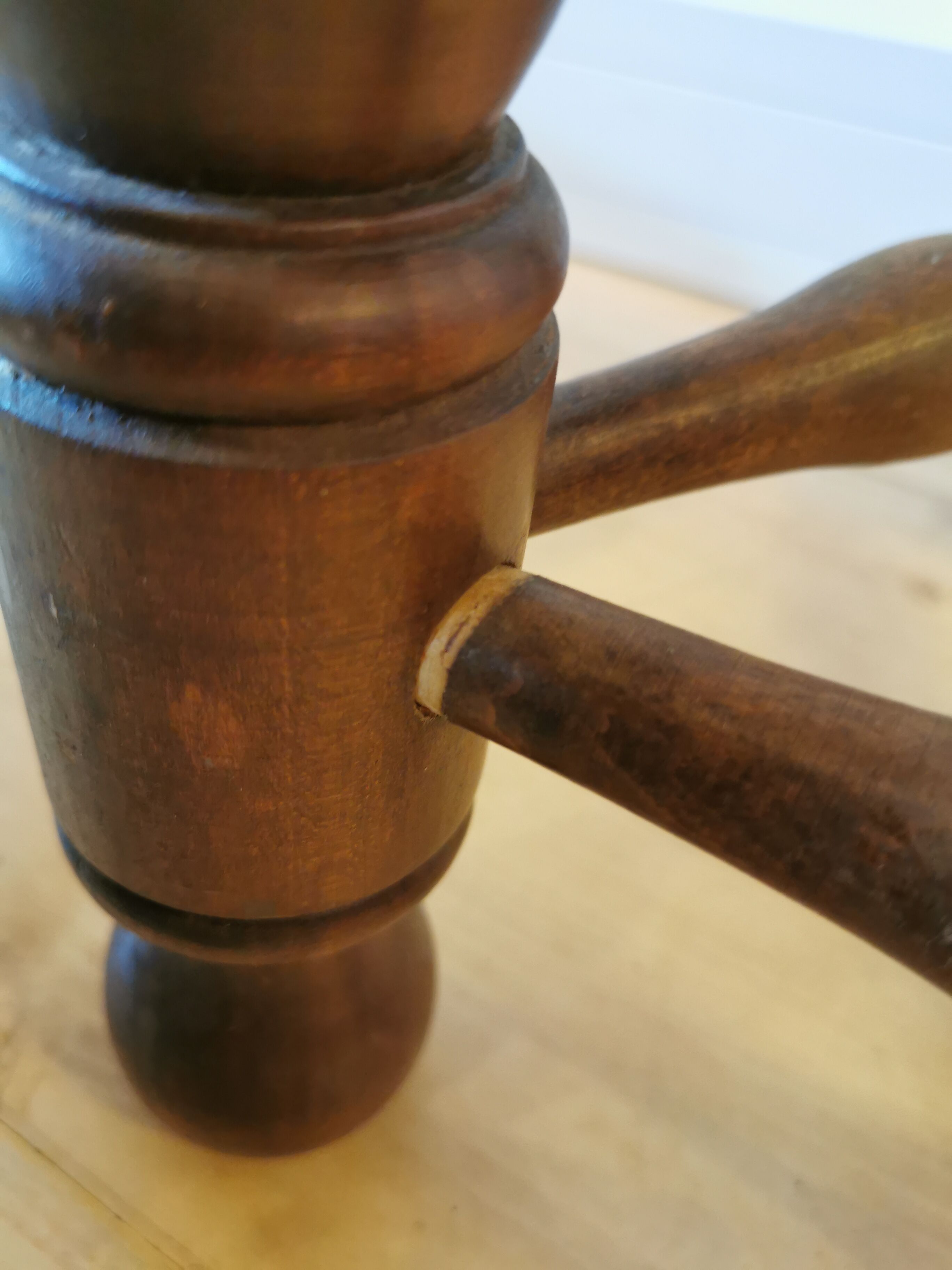 Tabouret tripode paillé des années 50
