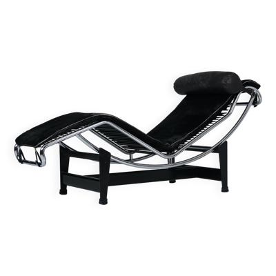 Chaise Longue LC4 en fourrure noire par Le Corbusier et Pierre Jeanneret pour Cassina