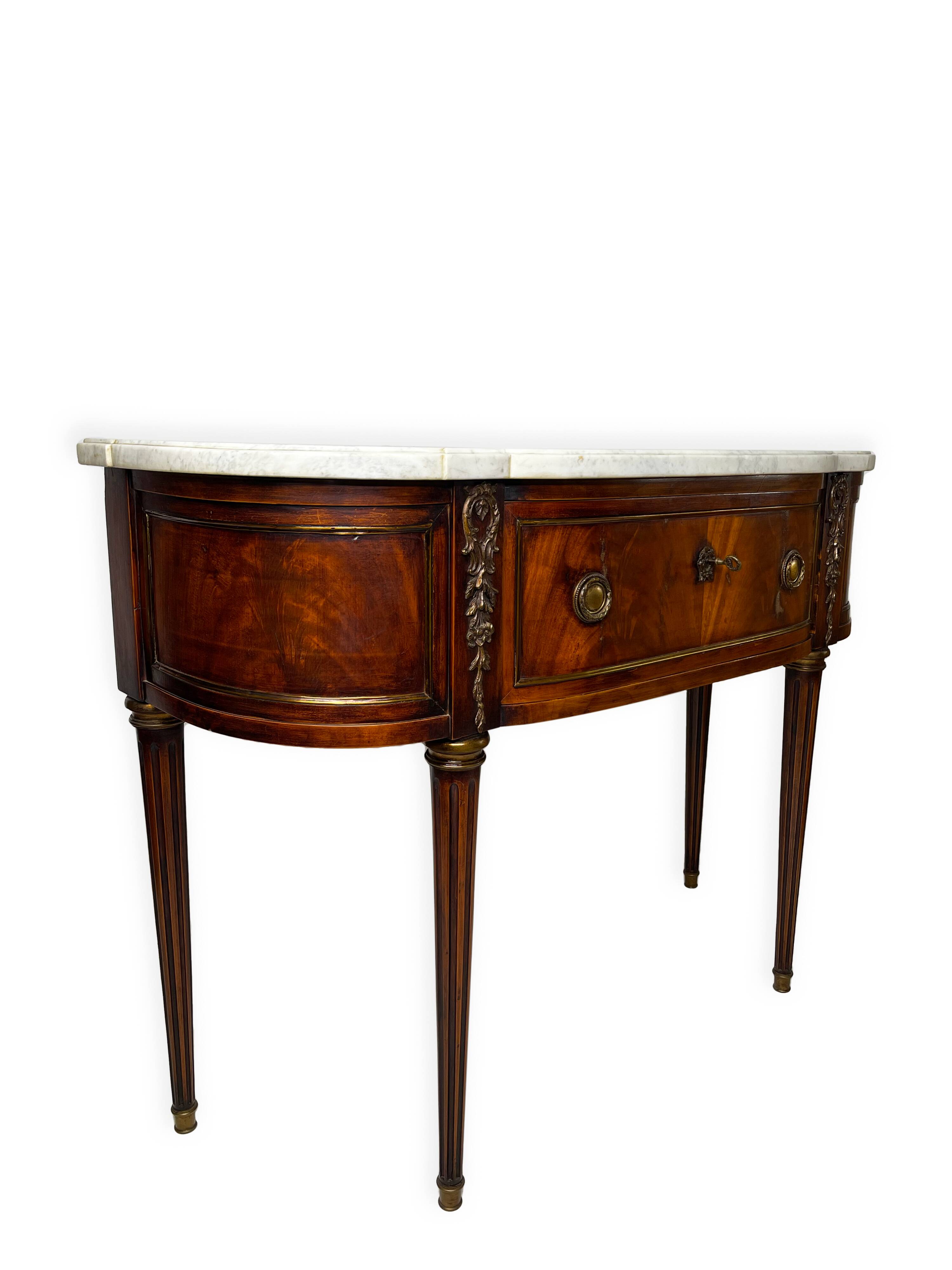 Console française Louis XVI en acajou à plumes, 19ème siècle