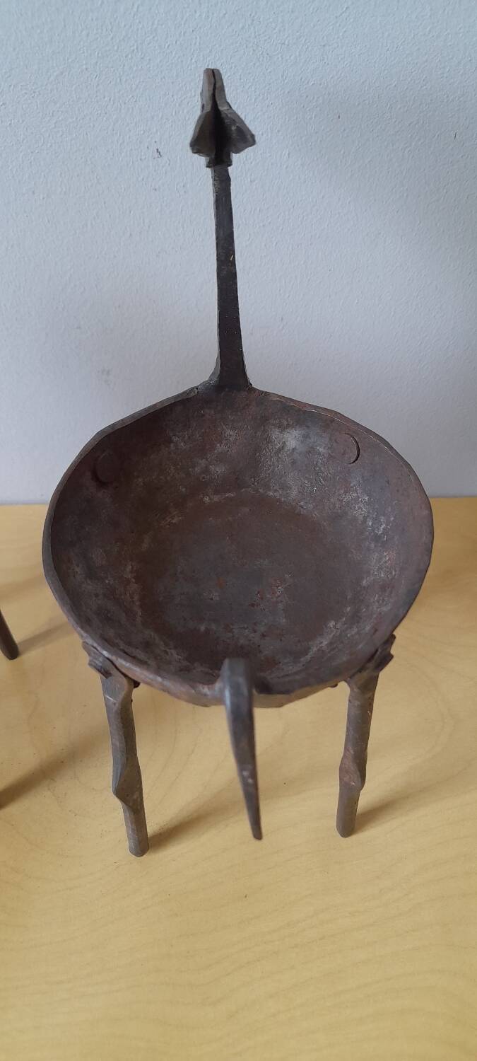 Zoomorphic wrought iron pocket emptier