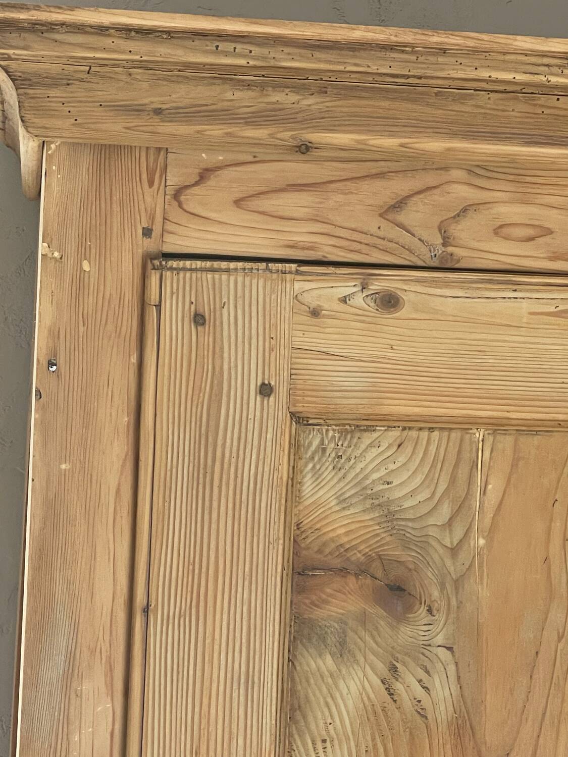 Raw wood bonnetière