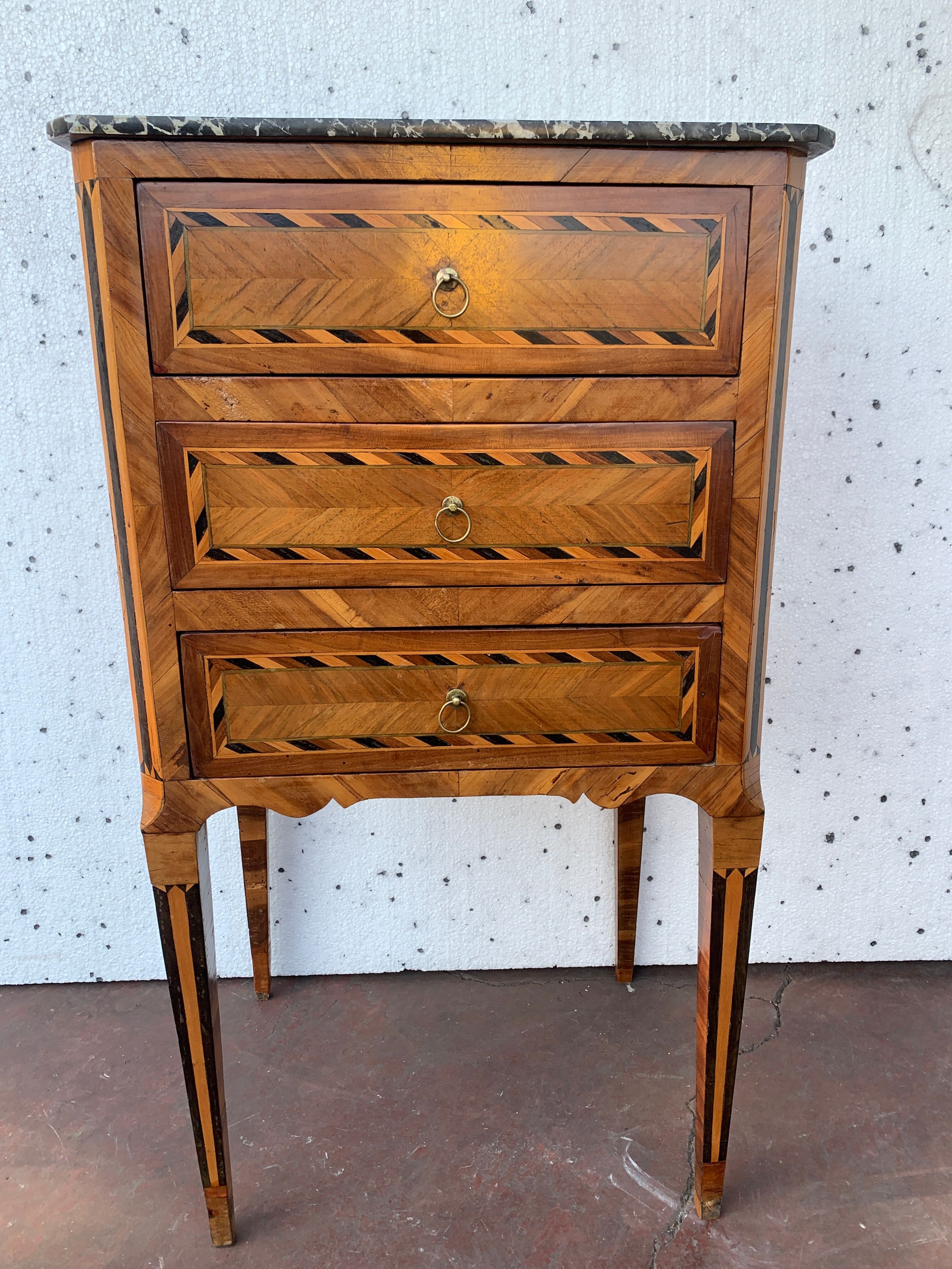 Small chest of drawers of Louis XVI style in veneer wood