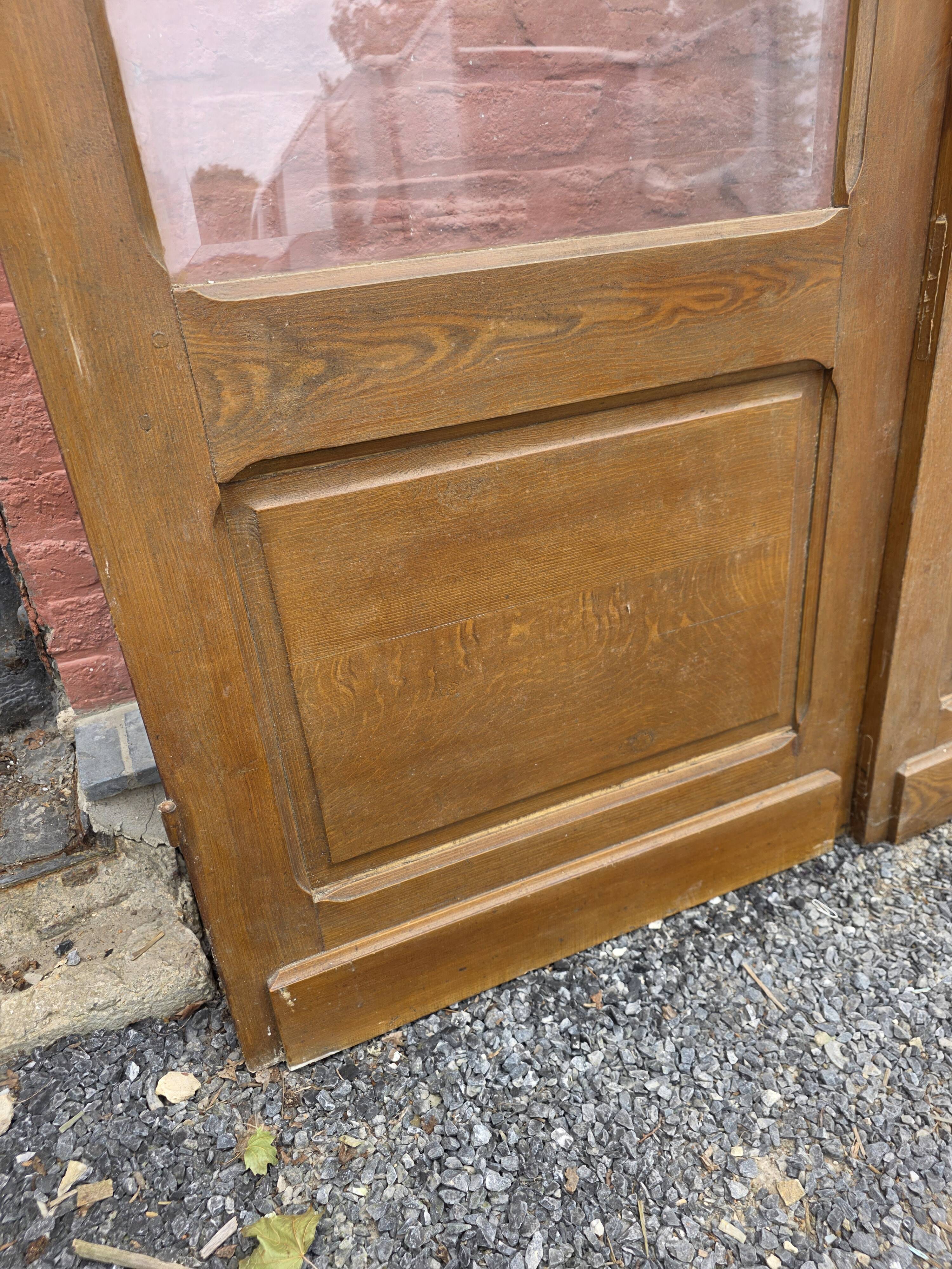 Paire de portes de séparation anciennes, verres biseautés