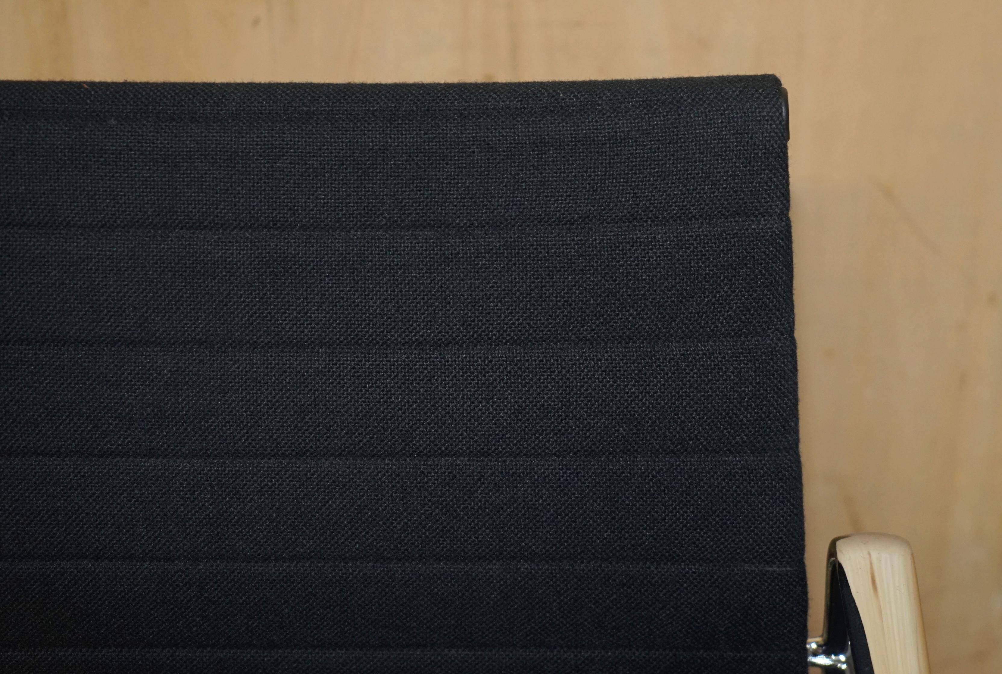 Charles & Ray Eames Vitra EA108 Hopsak swivel office chair