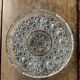 Plat en verre pressé