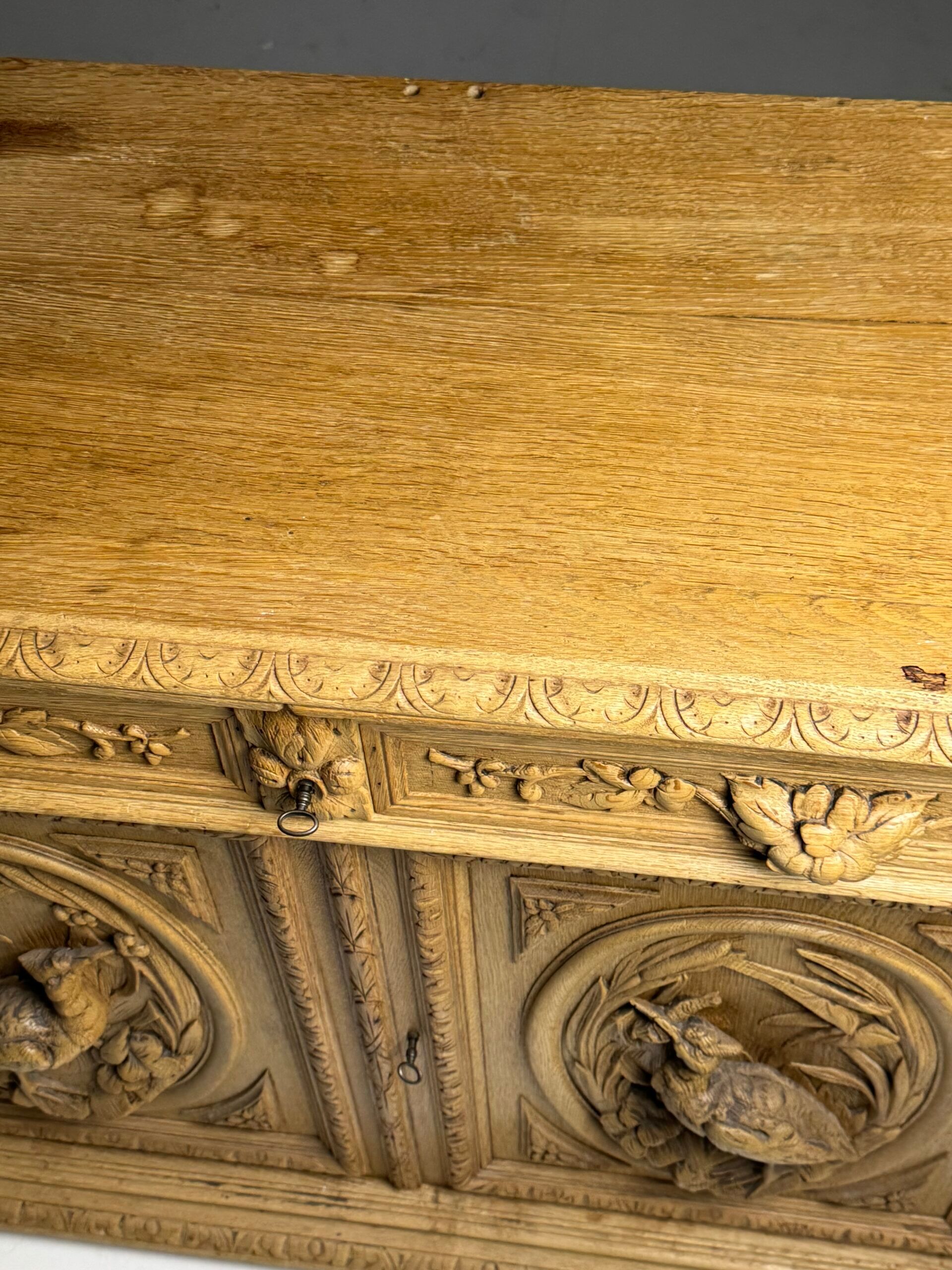 Buffet sculpté belge, 19e siècle