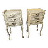 Paire de tables de chevet style Louis XV patinées