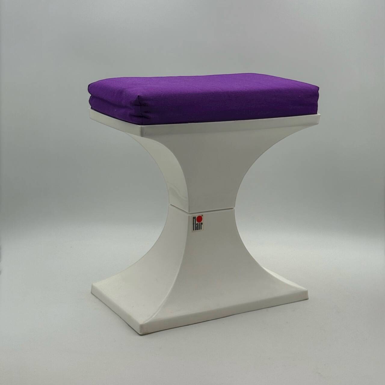 Space Age Stool by Flair – 1970s Dutch Design in White and Purple