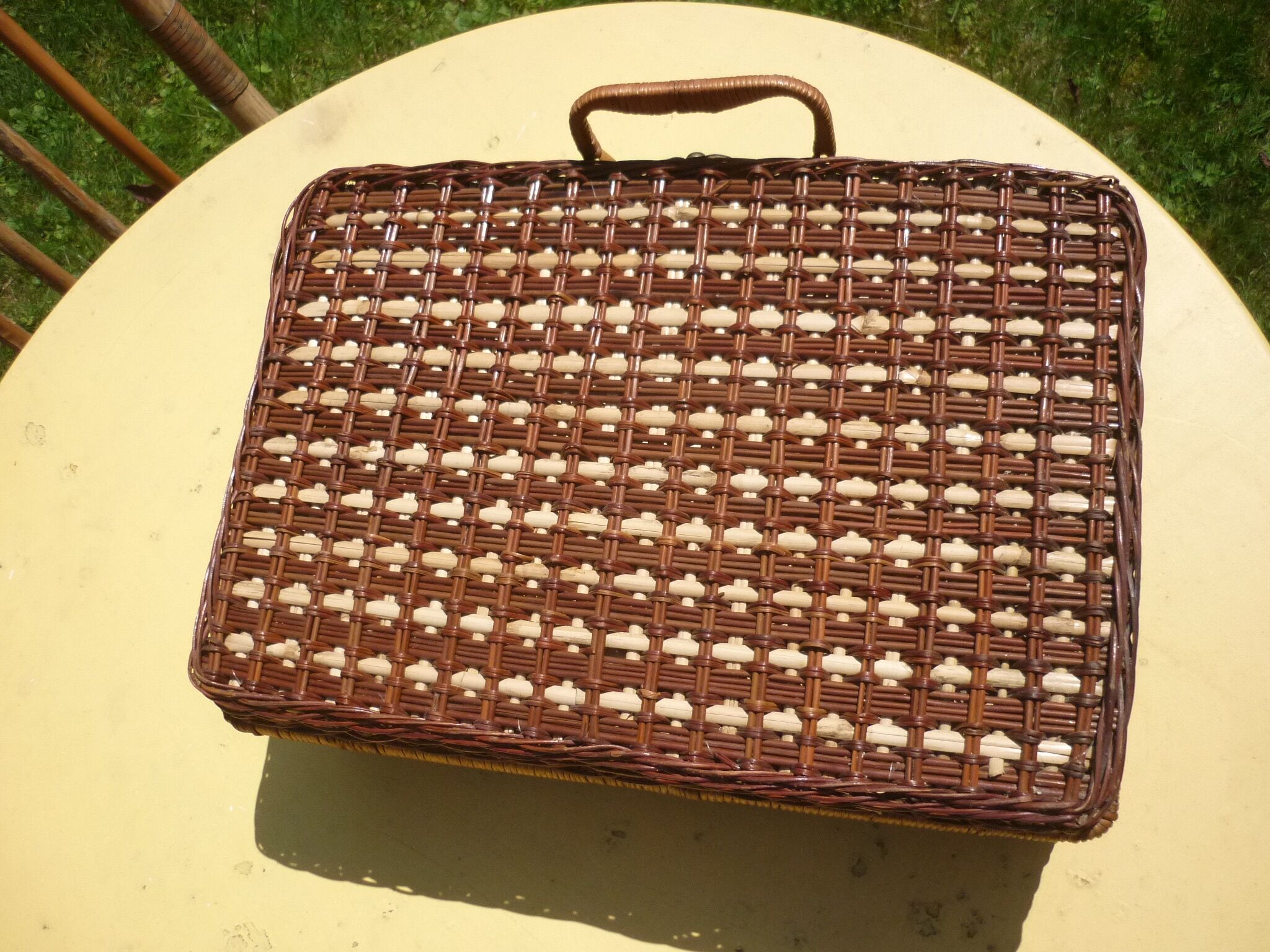 Wicker picnic basket