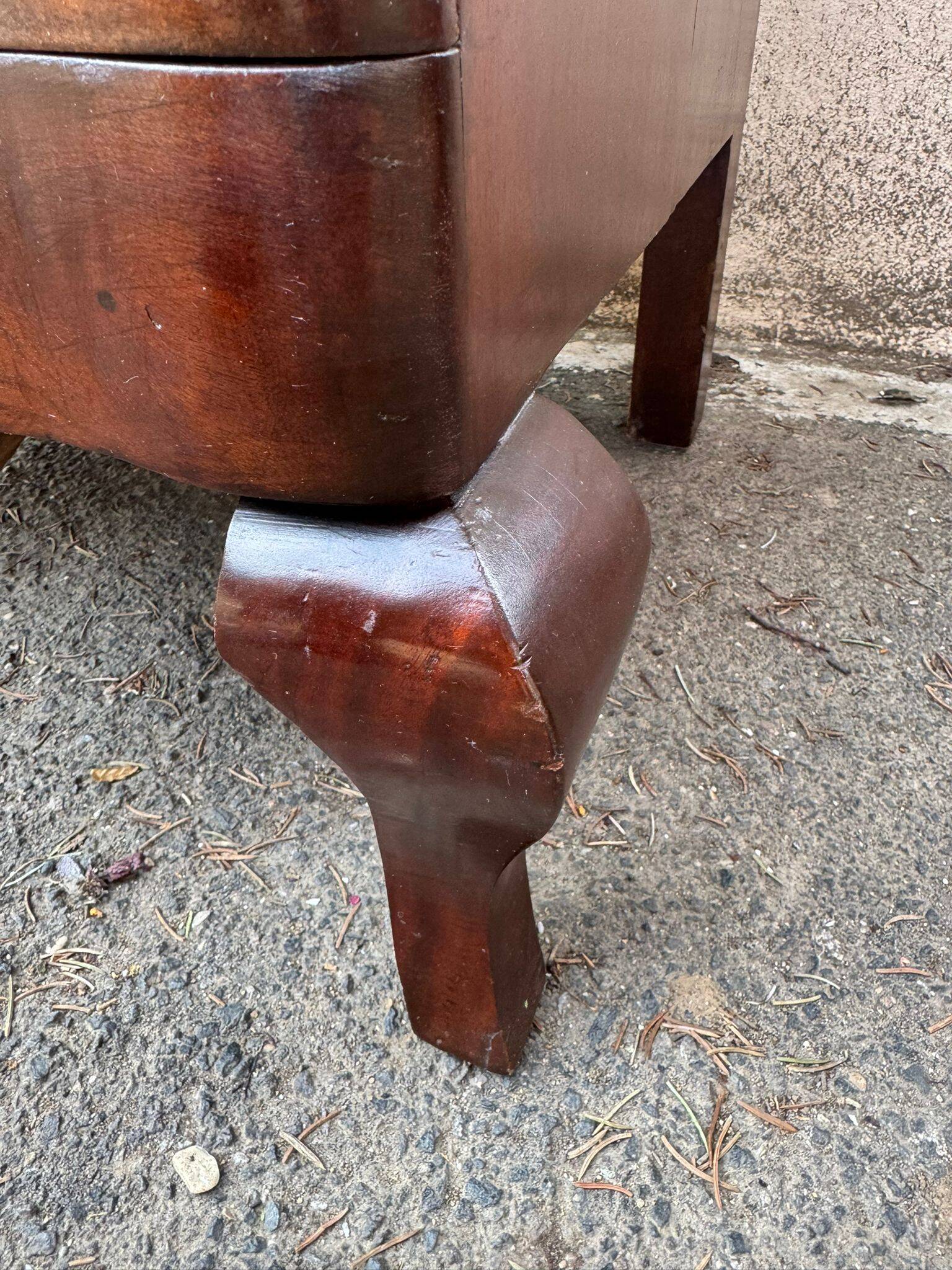 Commode sauteuse galbée style Louis XV