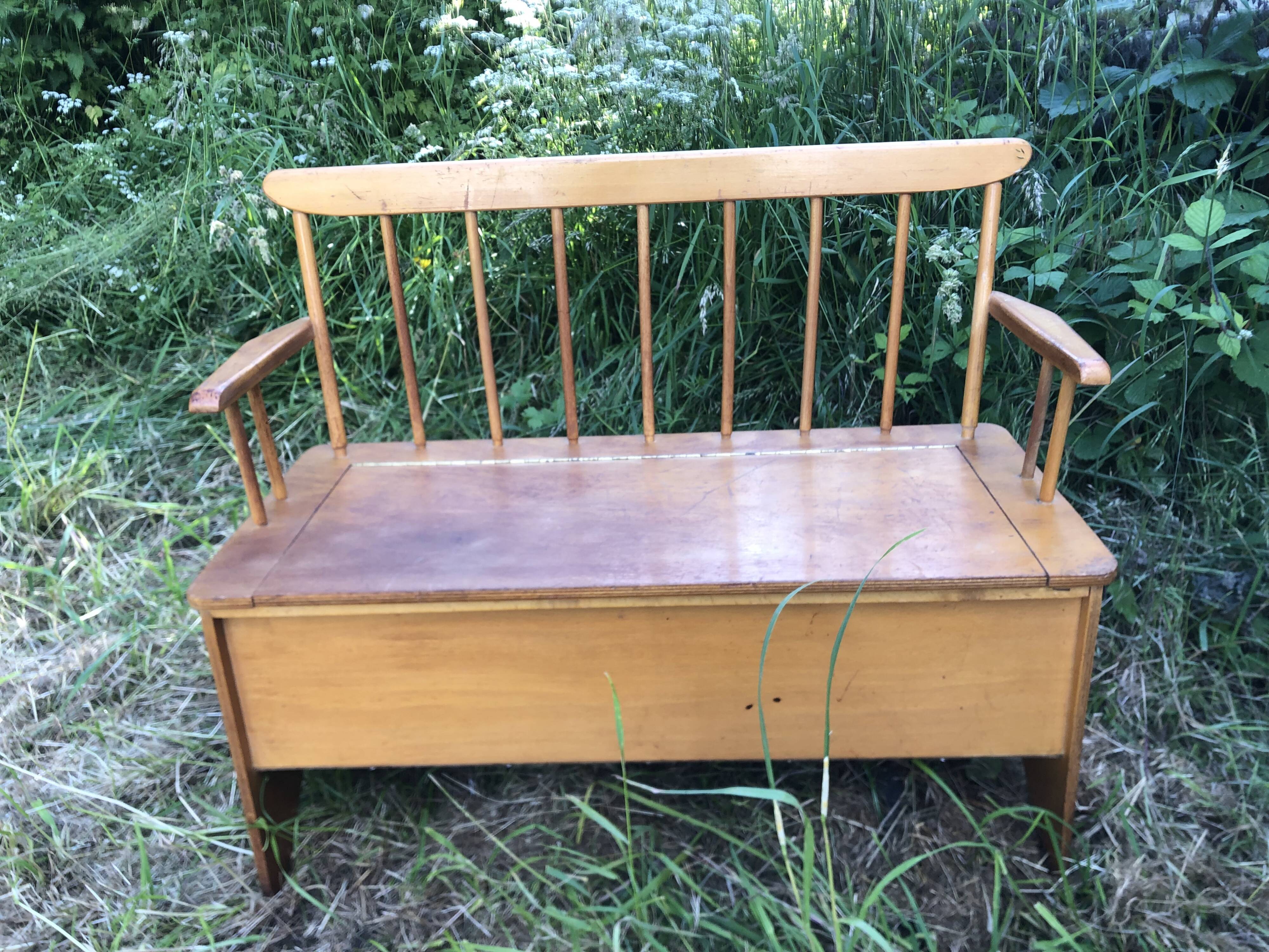 Vintage 60s wooden children's chest bench