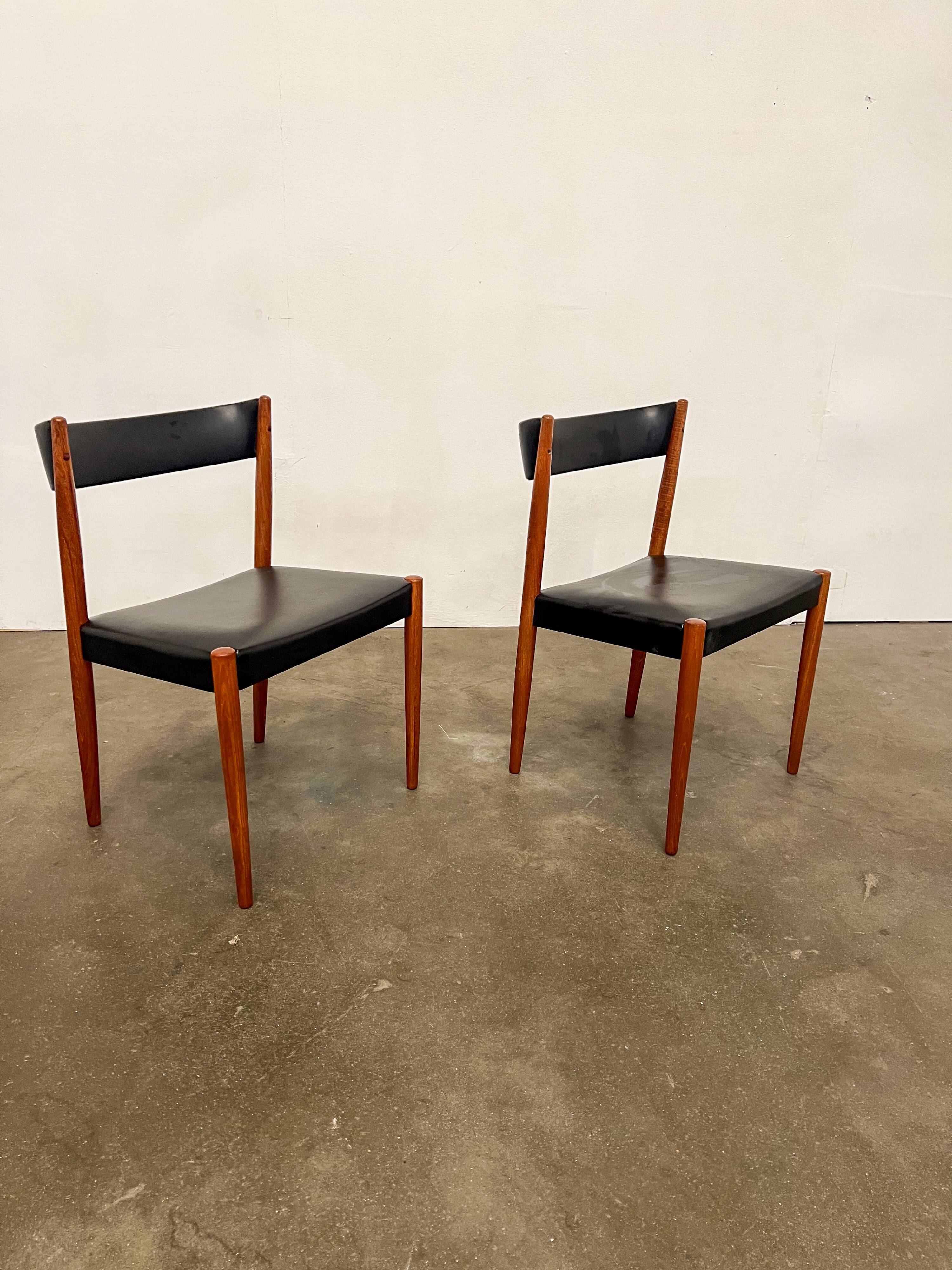 Set of 2 vintage chairs in wood and black faux leather – 1960s Scandinavian style