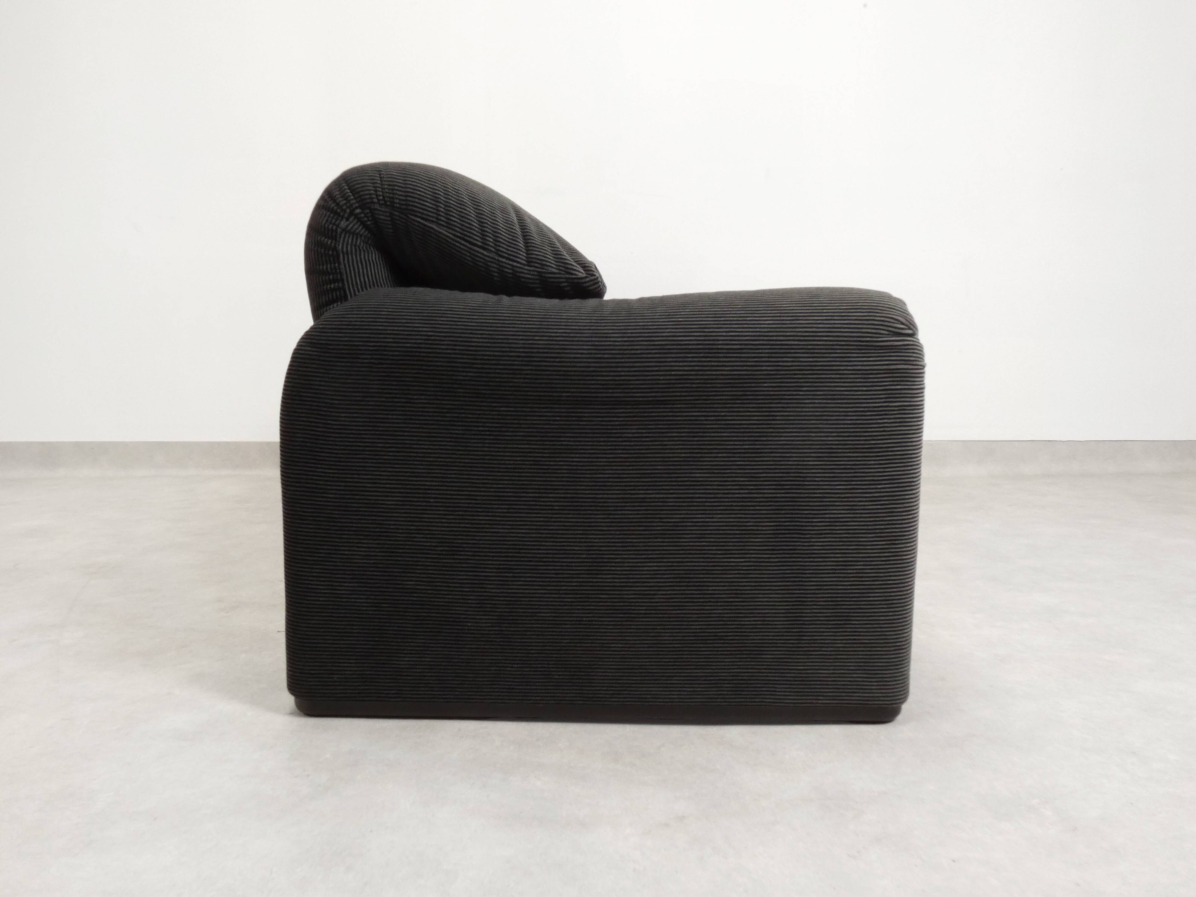 Cassina Maralunga 2.5-seater bicolour black/grey sofa