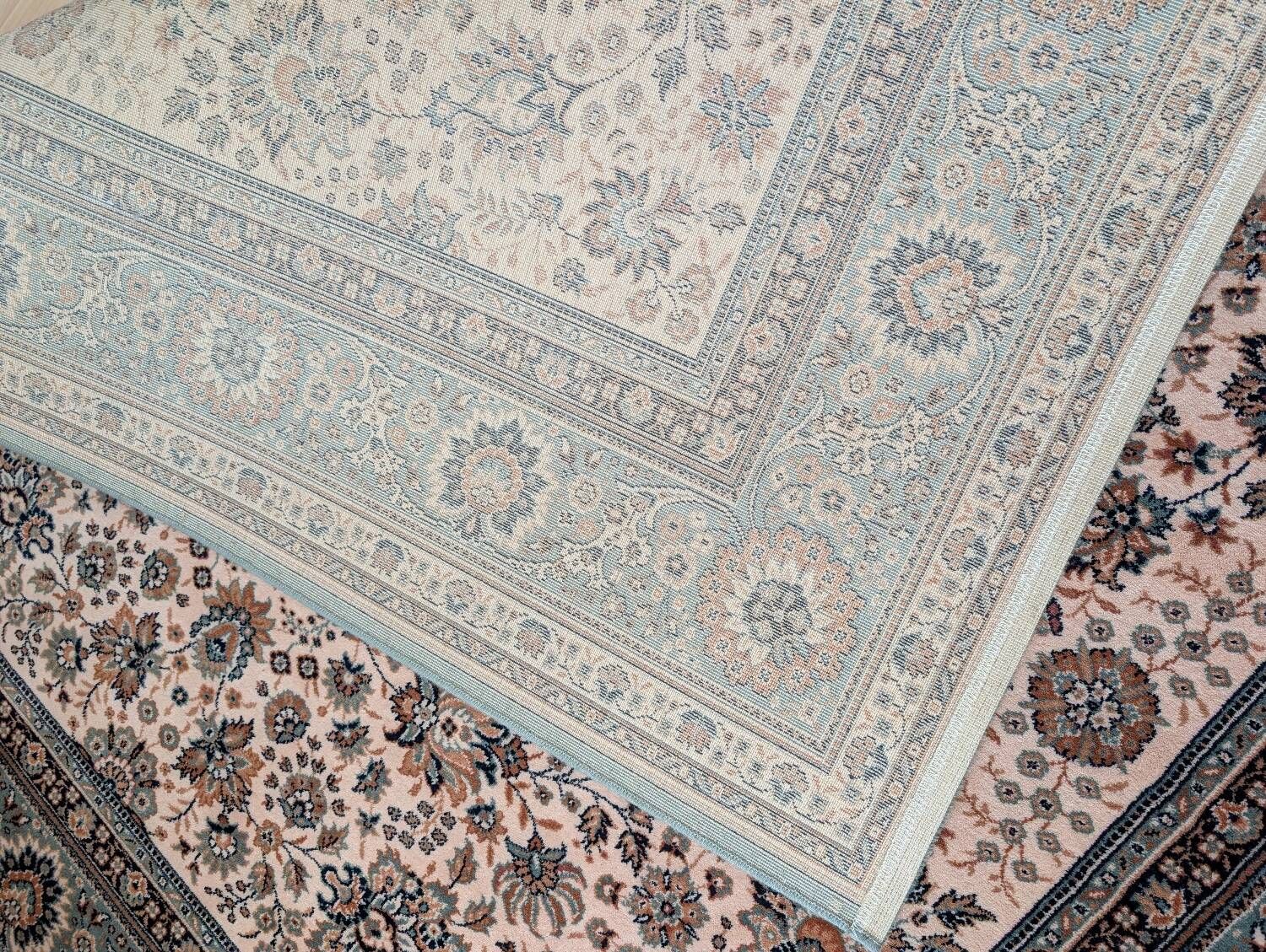 Large oriental wool rug – 240 × 240 cm – timeless elegance