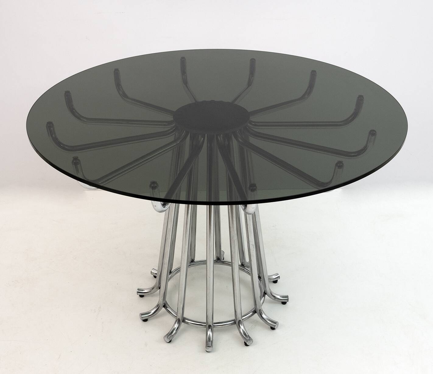 Gastone Rinaldi Mid-Century Modern Italian Chromed Metal Round Dining Table
