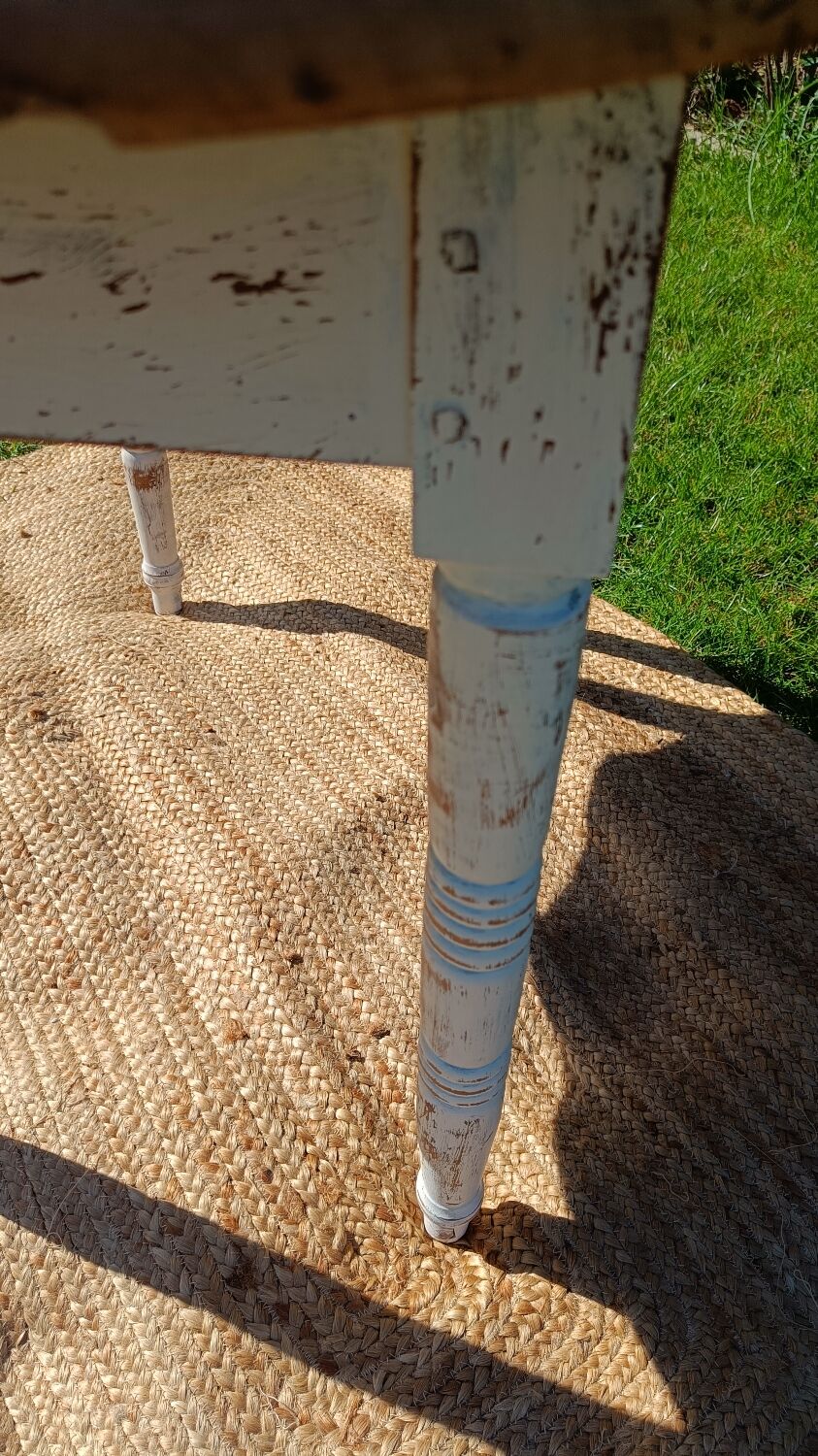 Antique patinated round table – wooden top