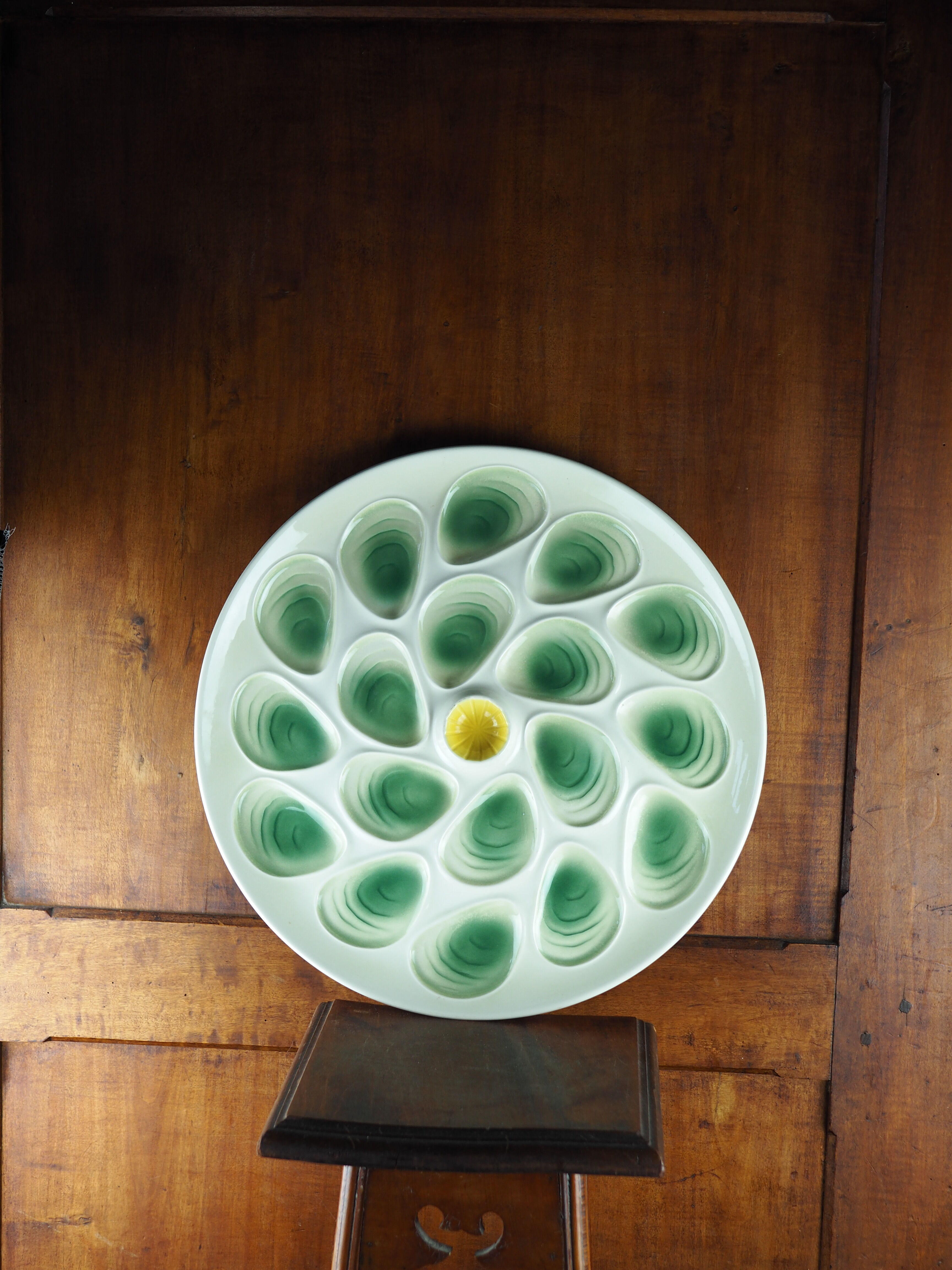 Large oyster dish in pastel colors - Saline earthenware - 70s