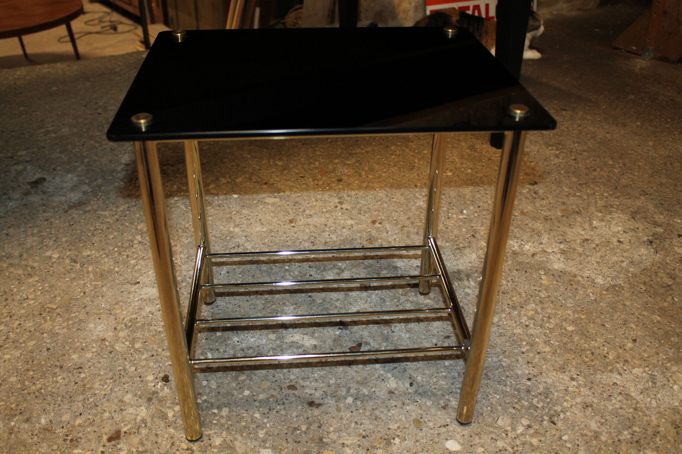 Table d'appoint métal doré