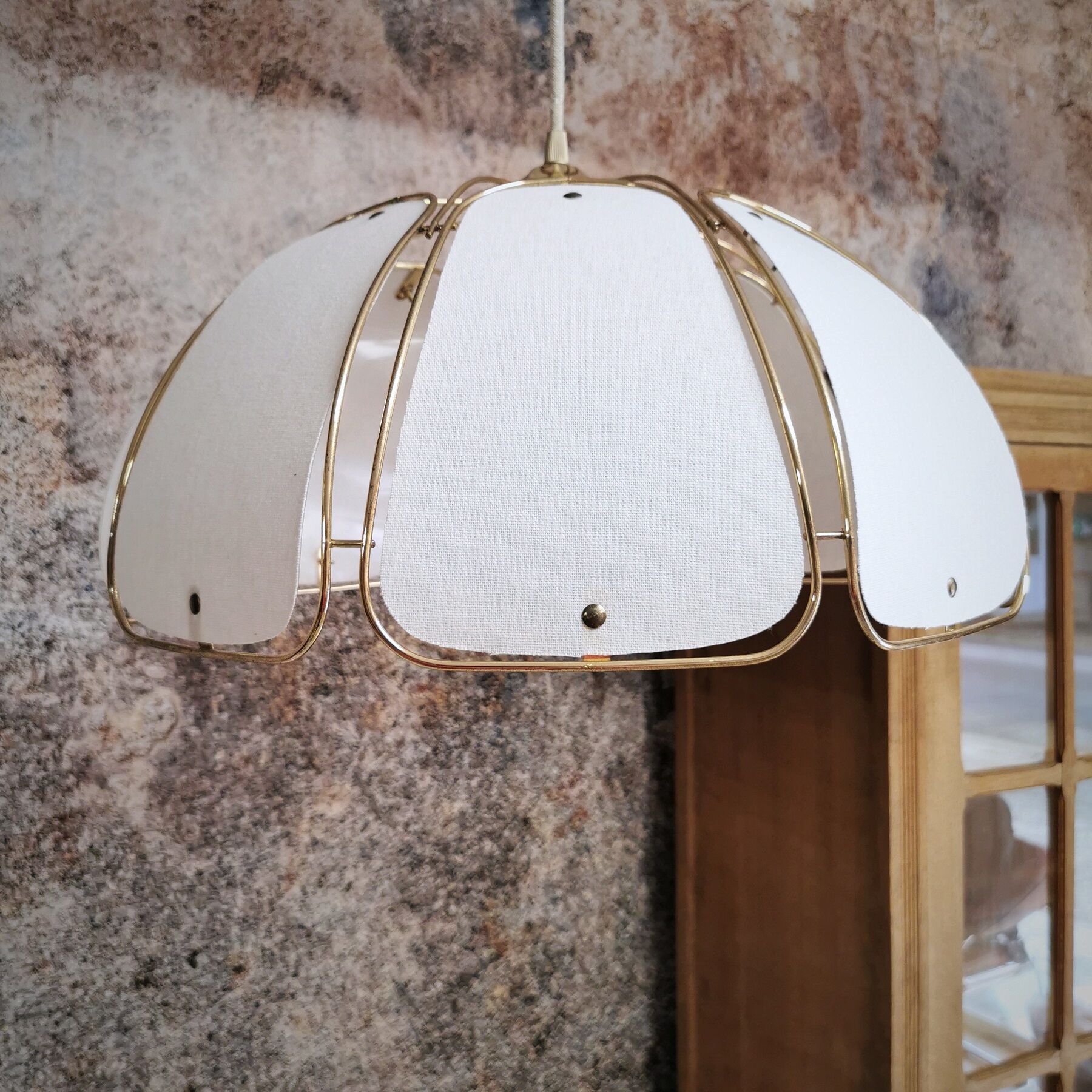 Suspension structure metal and linen