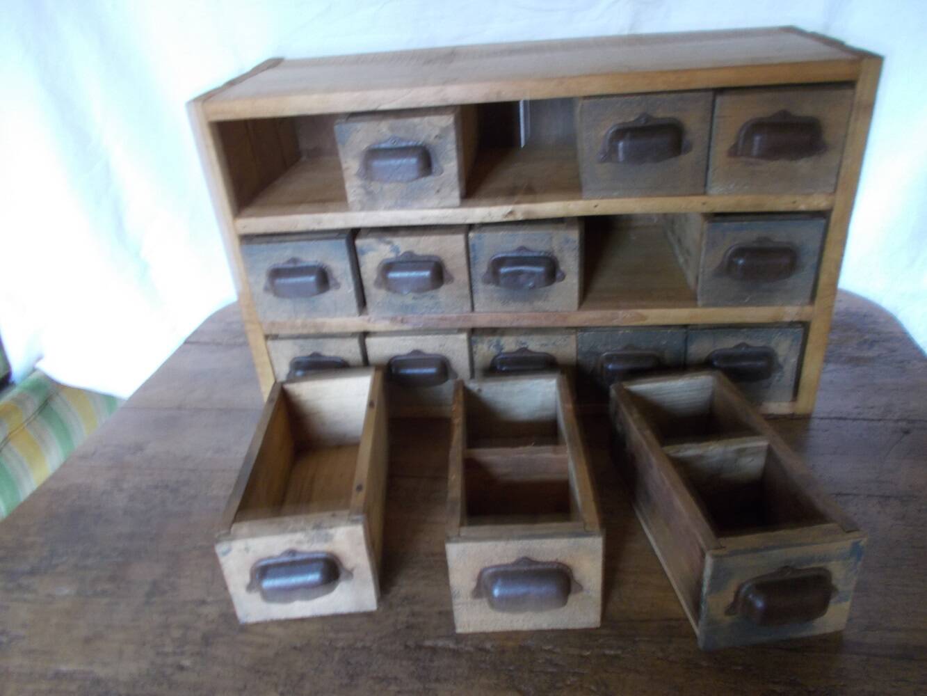 Small workshop cabinet with drawers