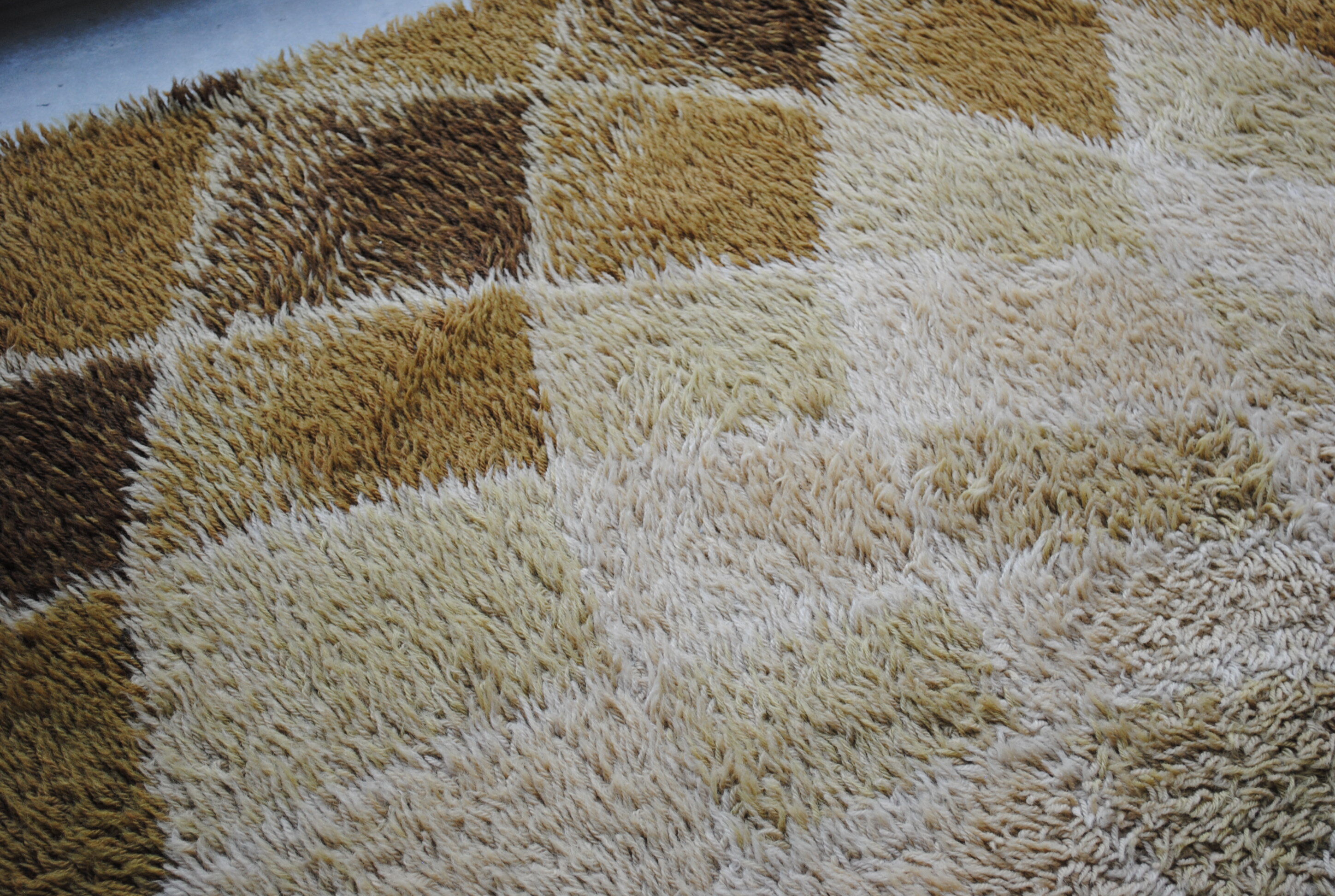 Vintage year 70s 250x350cm desso carpet