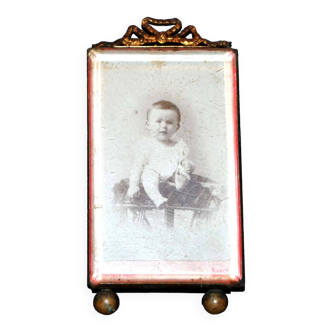 Cadre photo ancien en verre biseauté et laiton à Noeud de ruban - Porte-photo 13.5cm