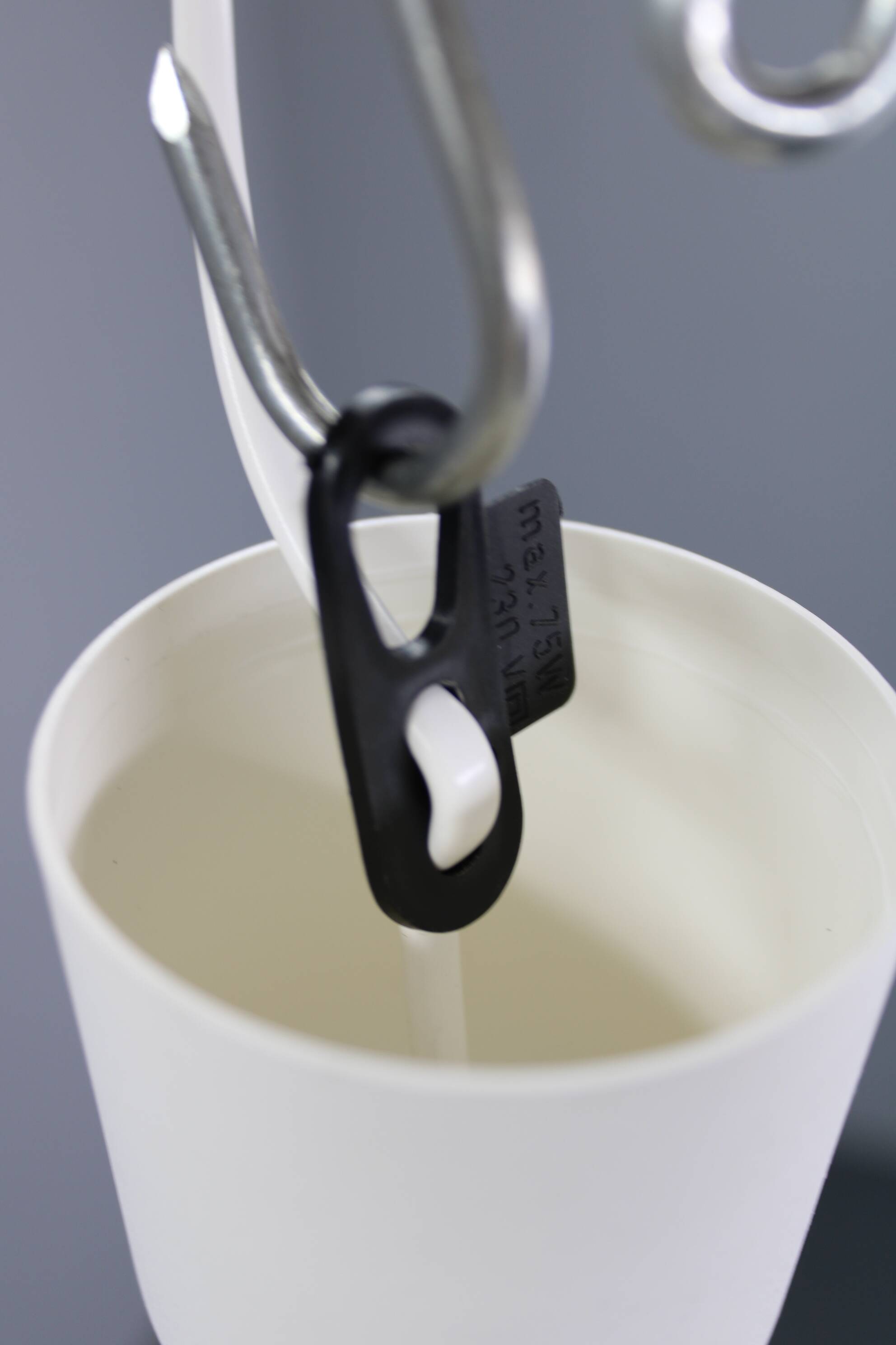 Suspension italienne orange et blanche des années 1970 — Sculpture moderne de l'ère spatiale