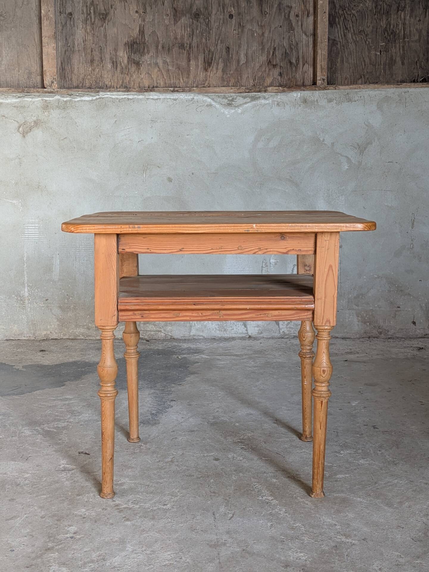 Table d'appoint pin